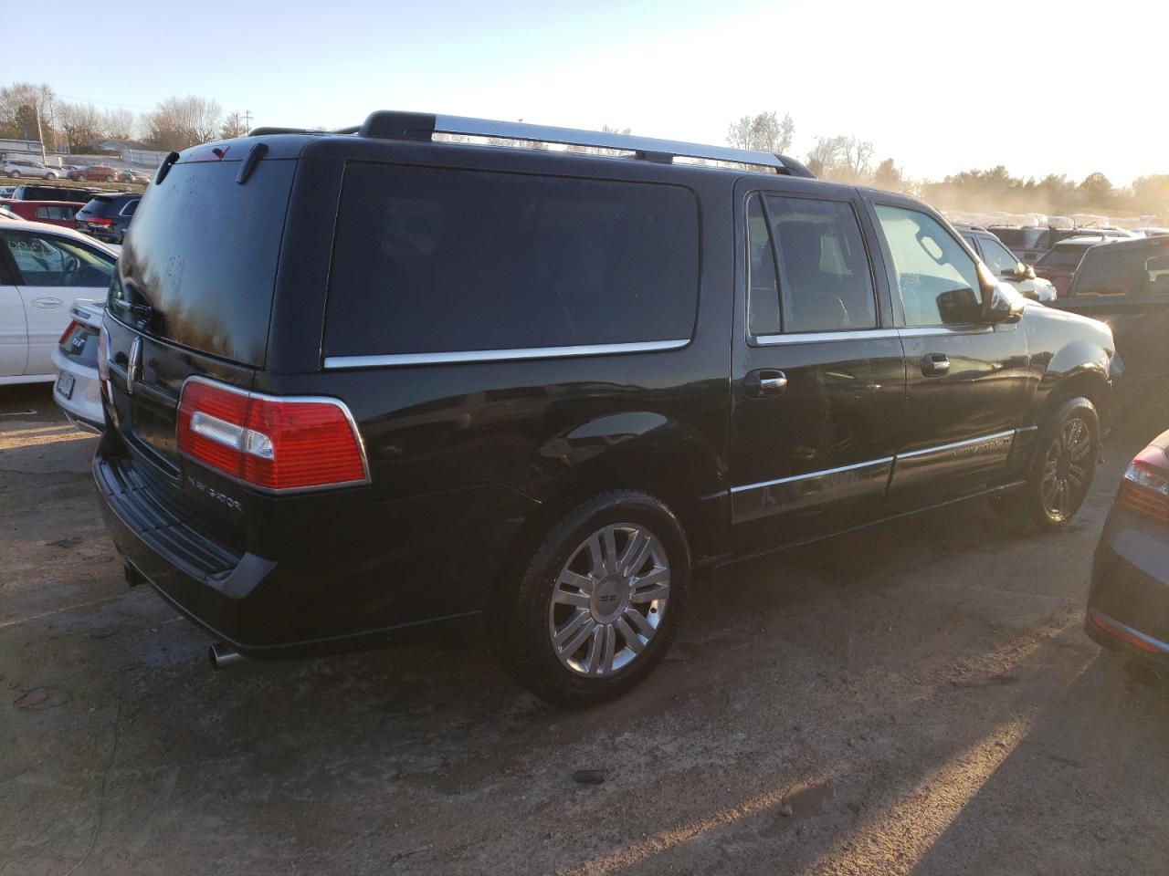 Photo 2 VIN: 5LMJJ3J59EEL06758 - LINCOLN NAVIGATOR 