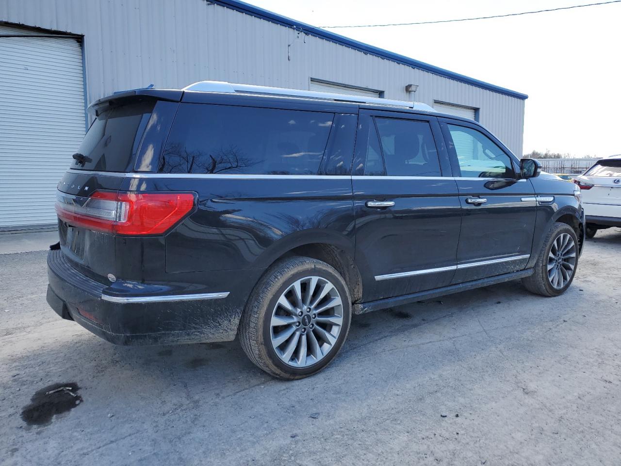 Photo 2 VIN: 5LMJJ3JT9JEL11659 - LINCOLN NAVIGATOR 