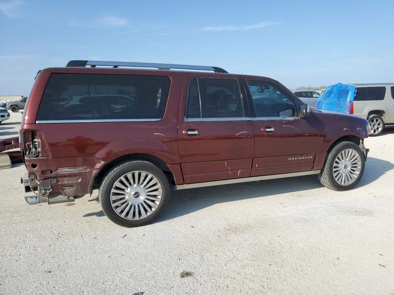 Photo 2 VIN: 5LMJJ3JTXFEJ00350 - LINCOLN NAVIGATOR 