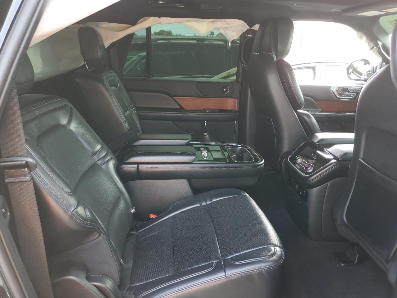 Photo 10 VIN: 5LMJJ3KTXLEL09596 - LINCOLN NAVIGATOR 