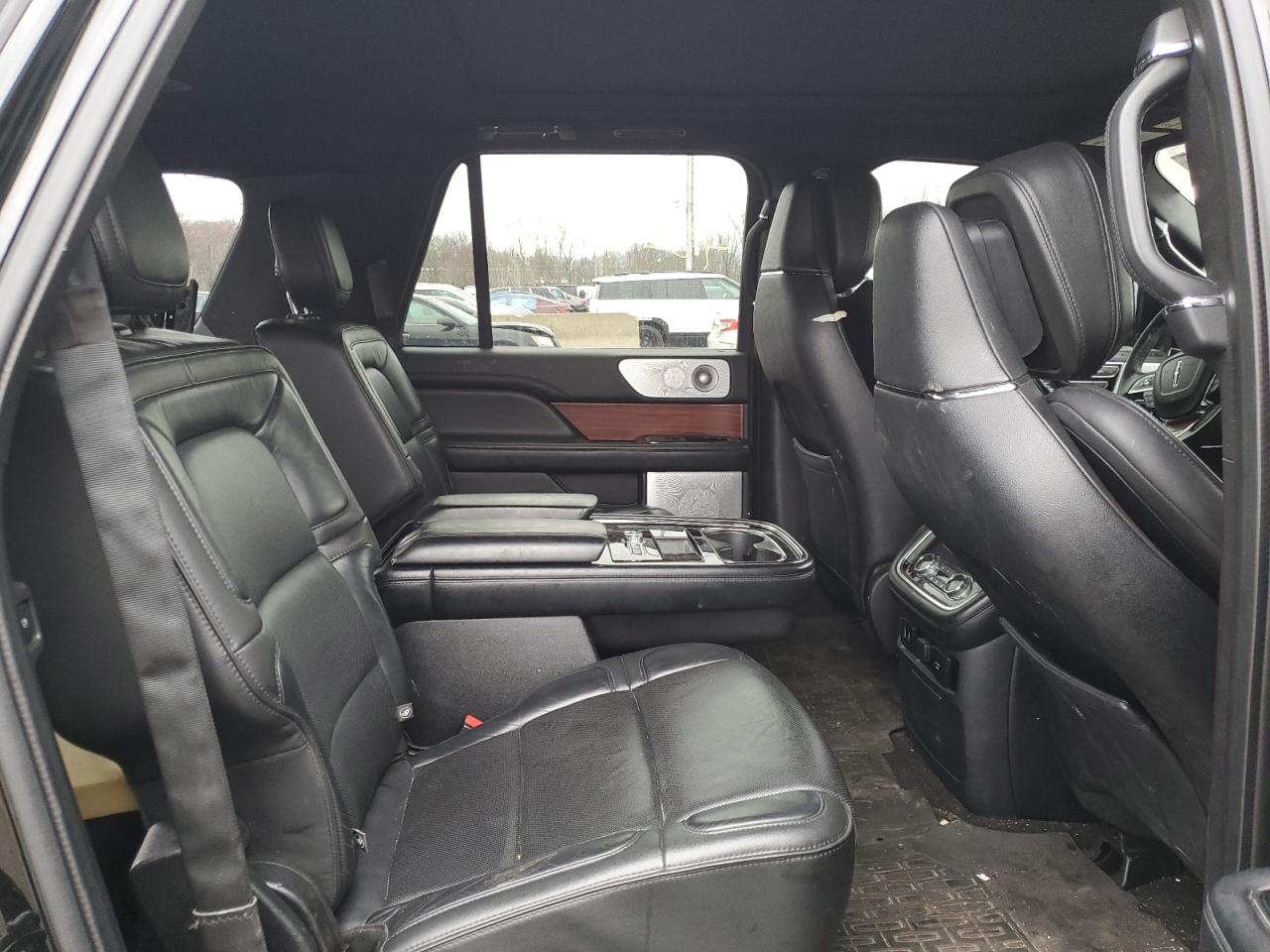 Photo 9 VIN: 5LMJJ3LT2JEL20443 - LINCOLN NAVIGATOR 