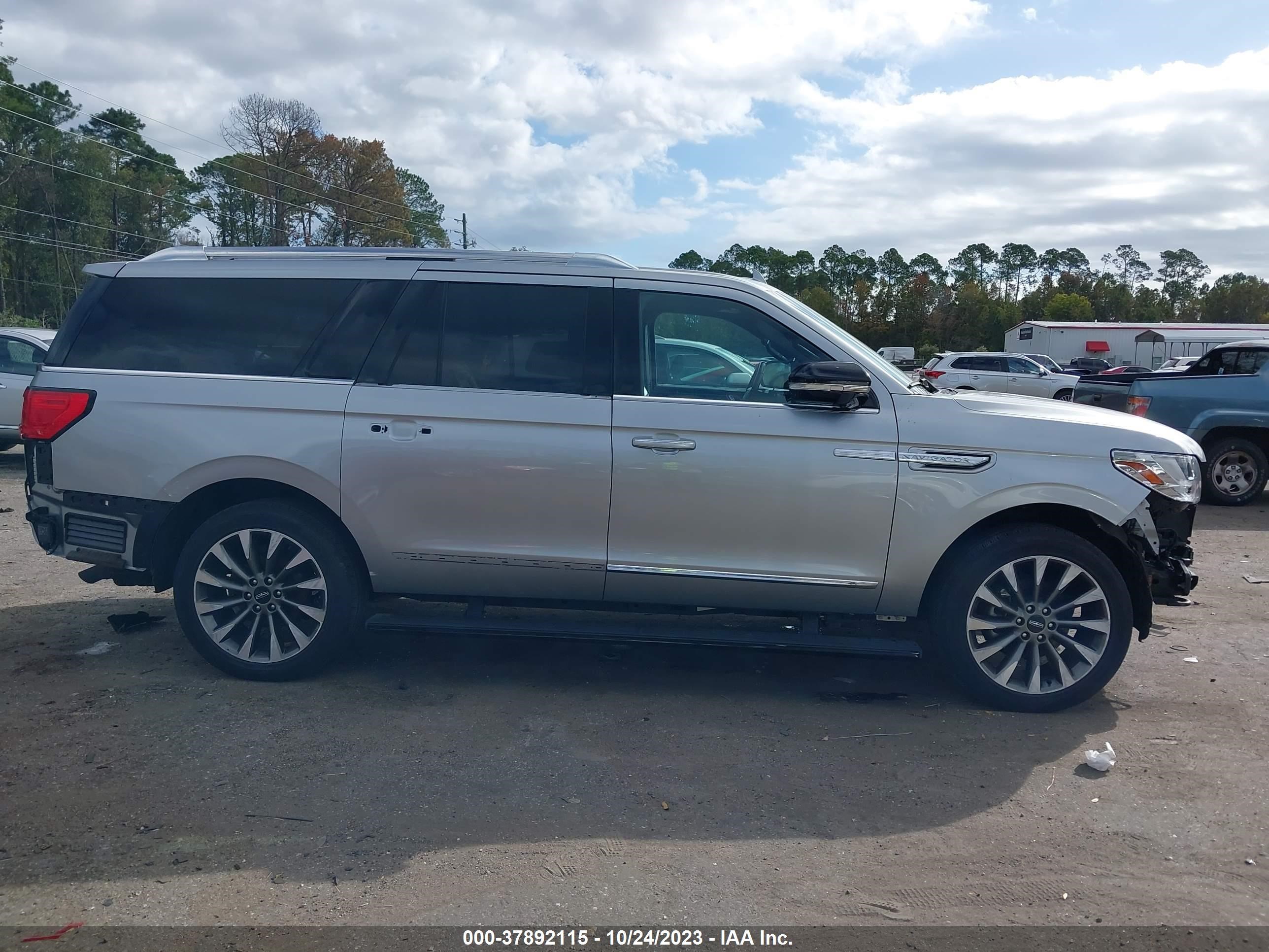 Photo 13 VIN: 5LMJJ3LT8MEL02775 - LINCOLN NAVIGATOR 