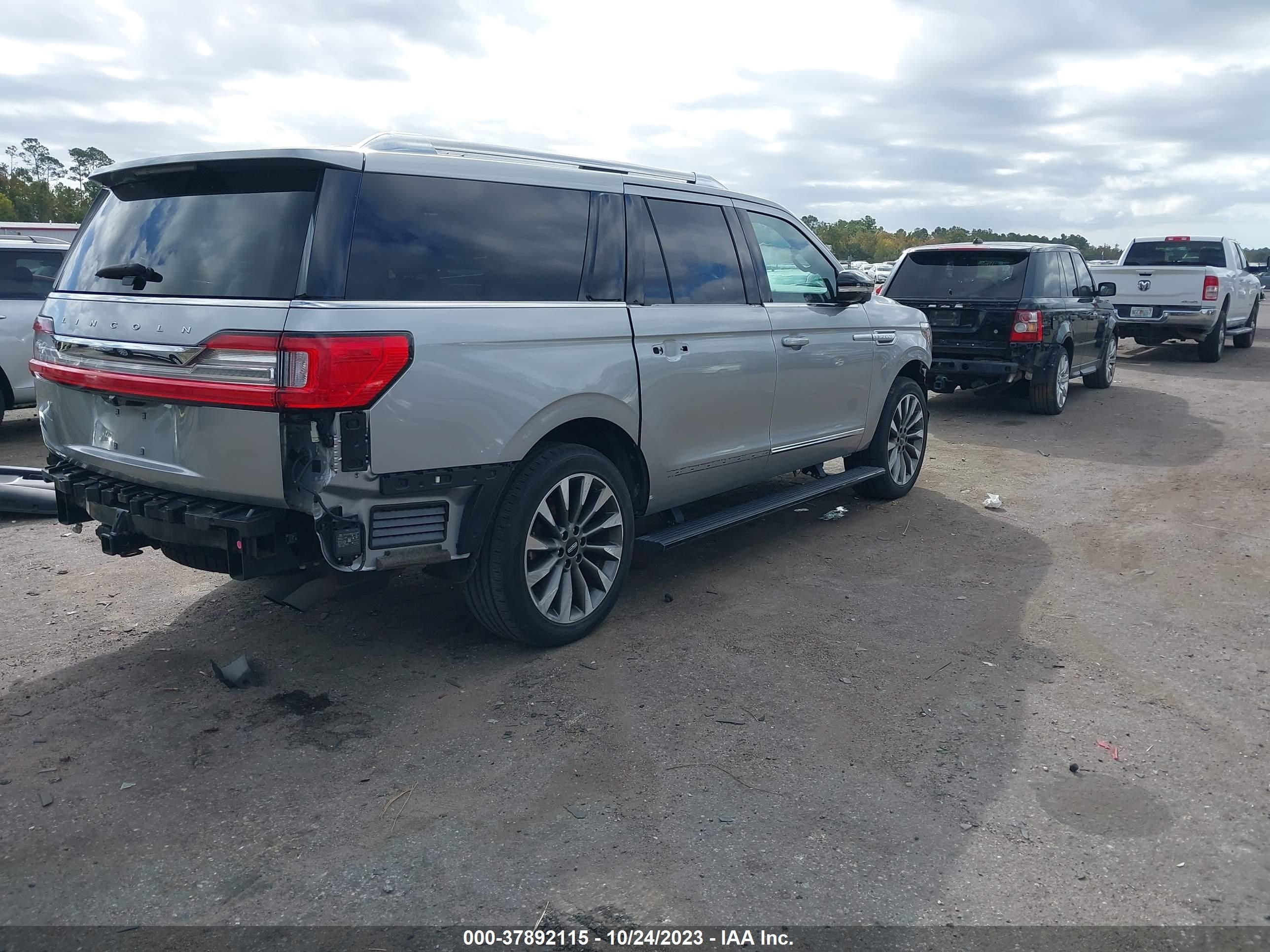 Photo 3 VIN: 5LMJJ3LT8MEL02775 - LINCOLN NAVIGATOR 