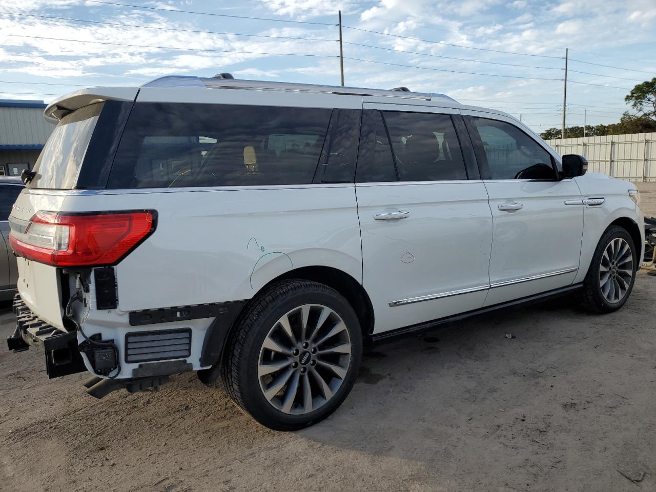 Photo 2 VIN: 5LMJJ3LTXLEL10794 - LINCOLN NAVIGATOR 