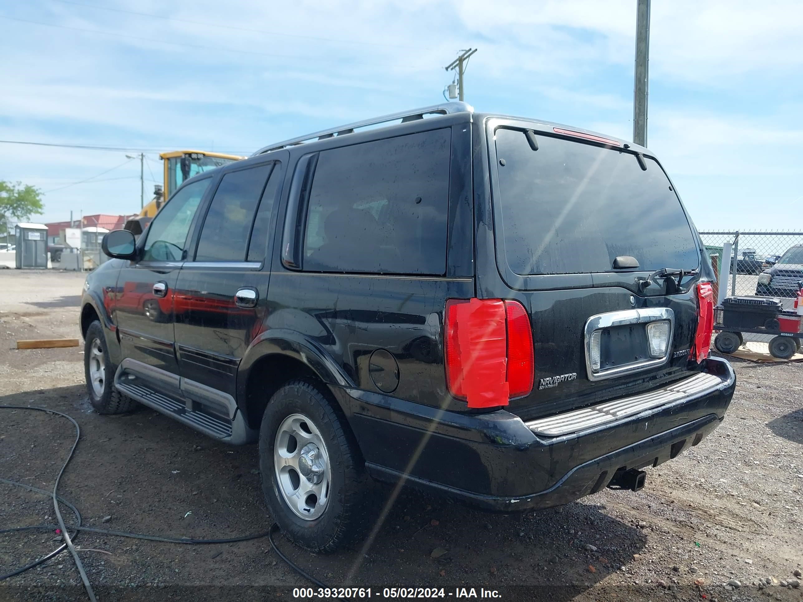 Photo 2 VIN: 5LMPU28A2XLJ22999 - LINCOLN NAVIGATOR 