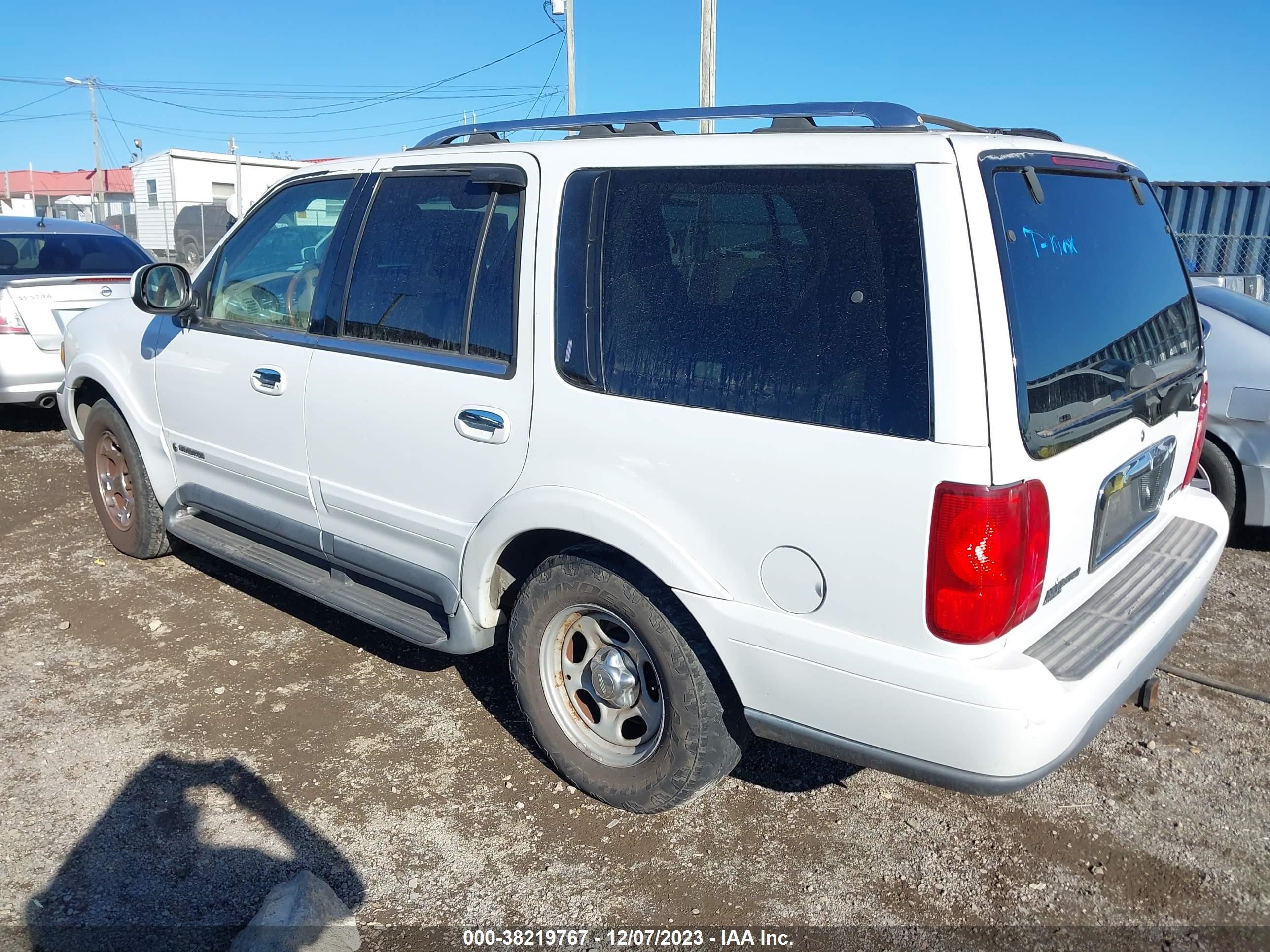 Photo 2 VIN: 5LMPU28A3XLJ38368 - LINCOLN NAVIGATOR 