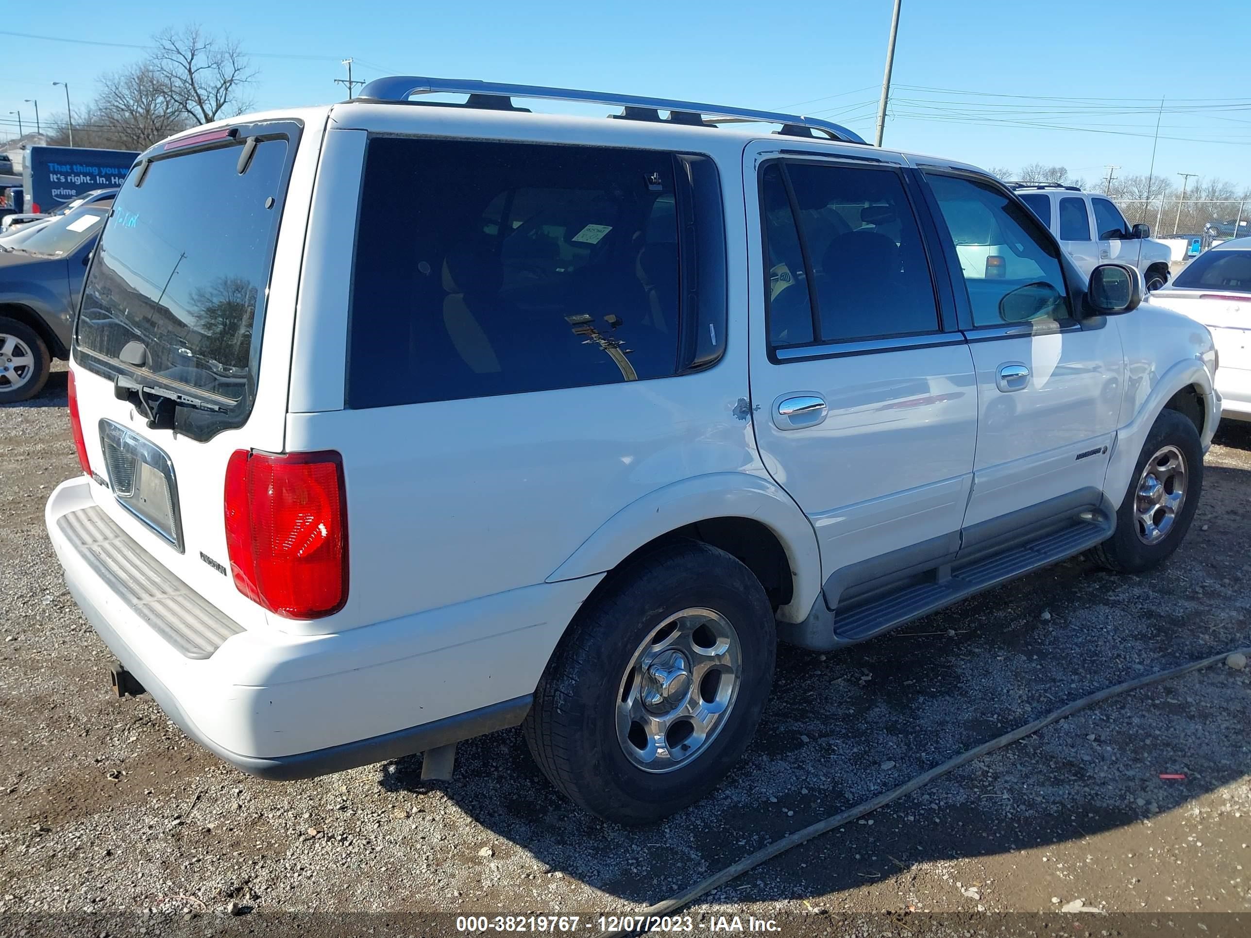 Photo 3 VIN: 5LMPU28A3XLJ38368 - LINCOLN NAVIGATOR 