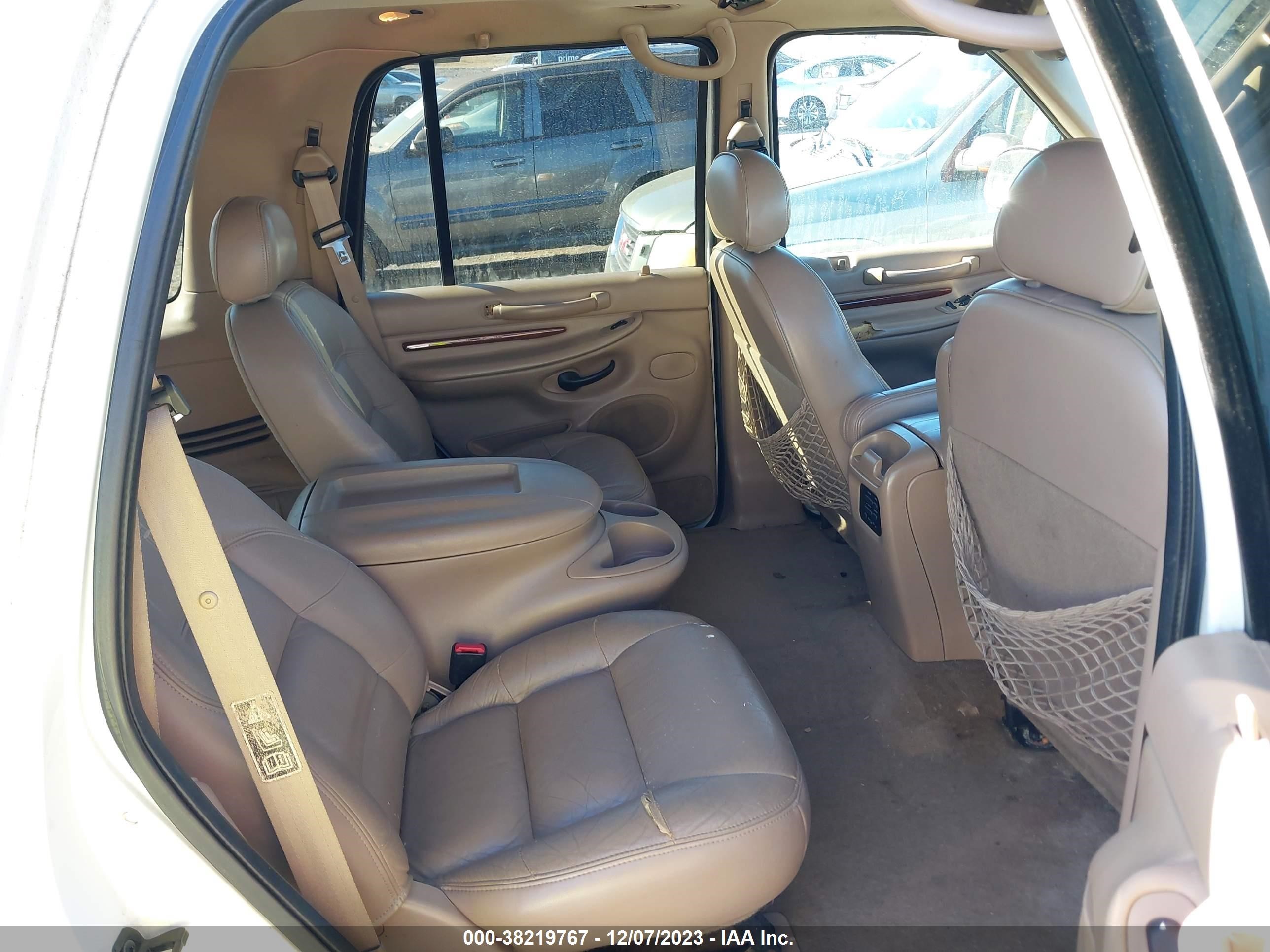 Photo 7 VIN: 5LMPU28A3XLJ38368 - LINCOLN NAVIGATOR 