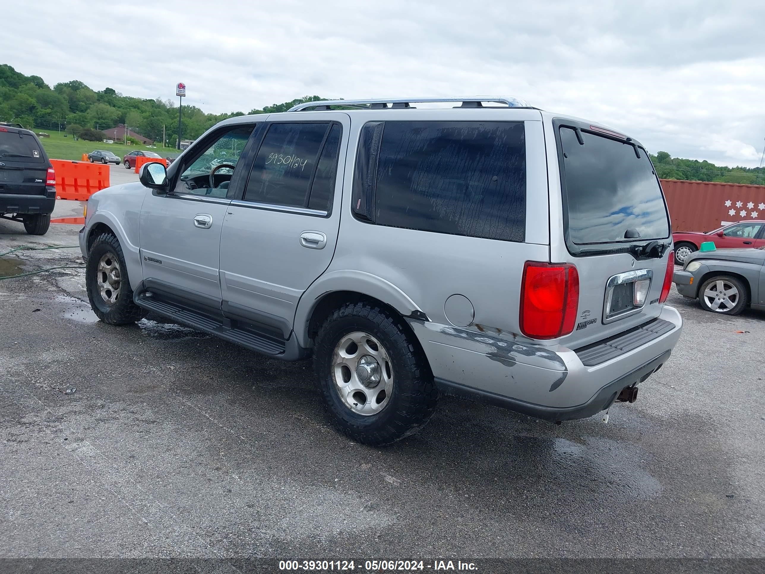 Photo 2 VIN: 5LMPU28A9XLJ28928 - LINCOLN NAVIGATOR 