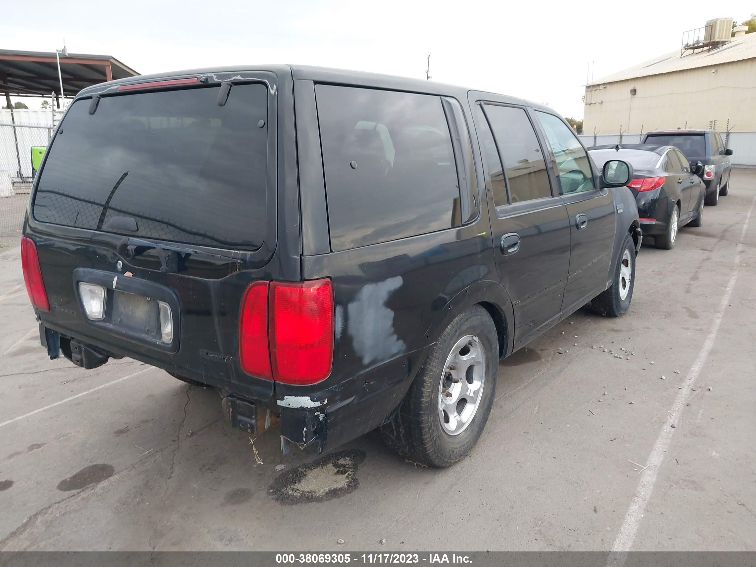 Photo 3 VIN: 5LMPU28L3XLJ11446 - LINCOLN NAVIGATOR 