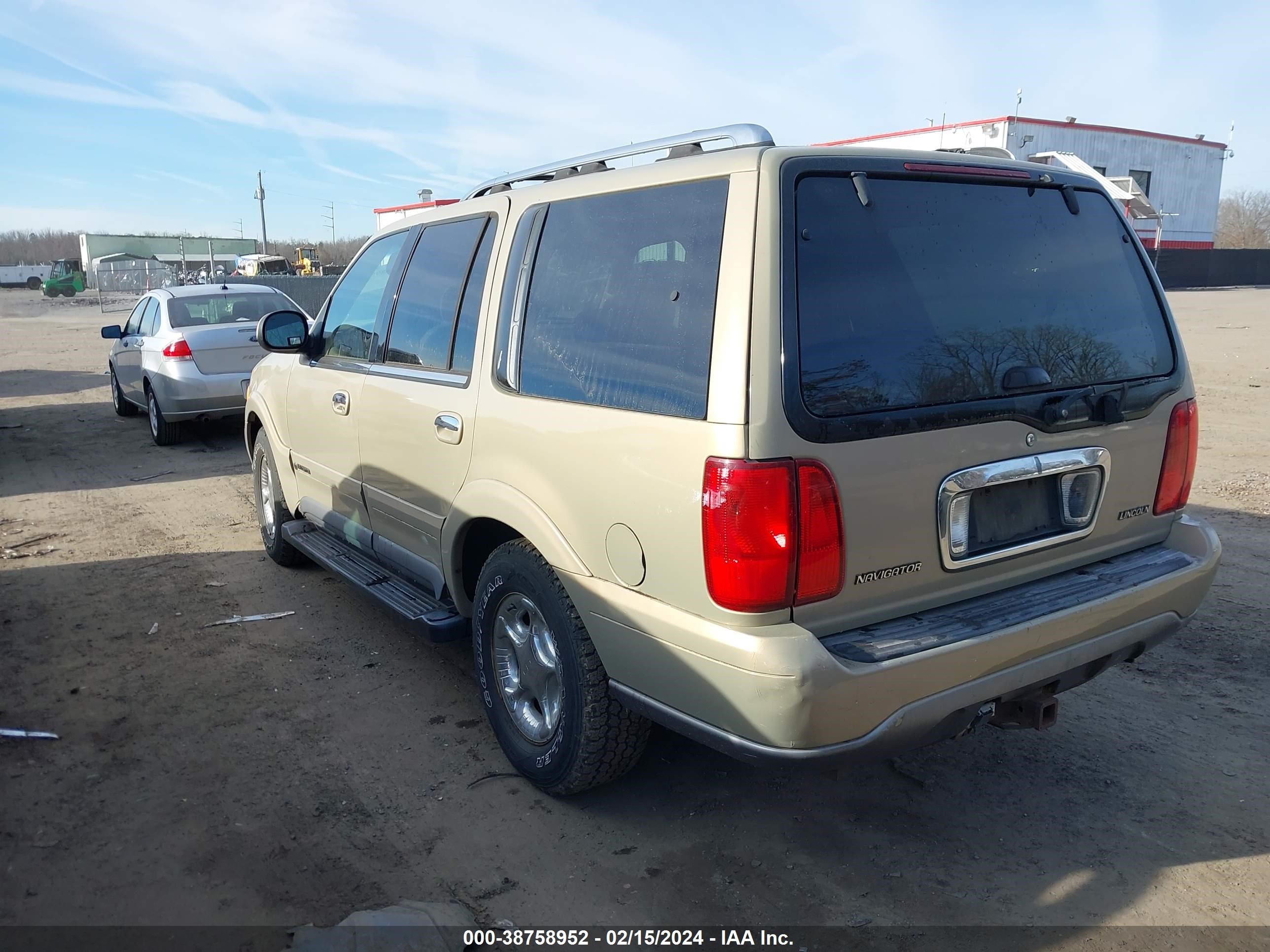 Photo 2 VIN: 5LMPU28L4XLJ13383 - LINCOLN NAVIGATOR 