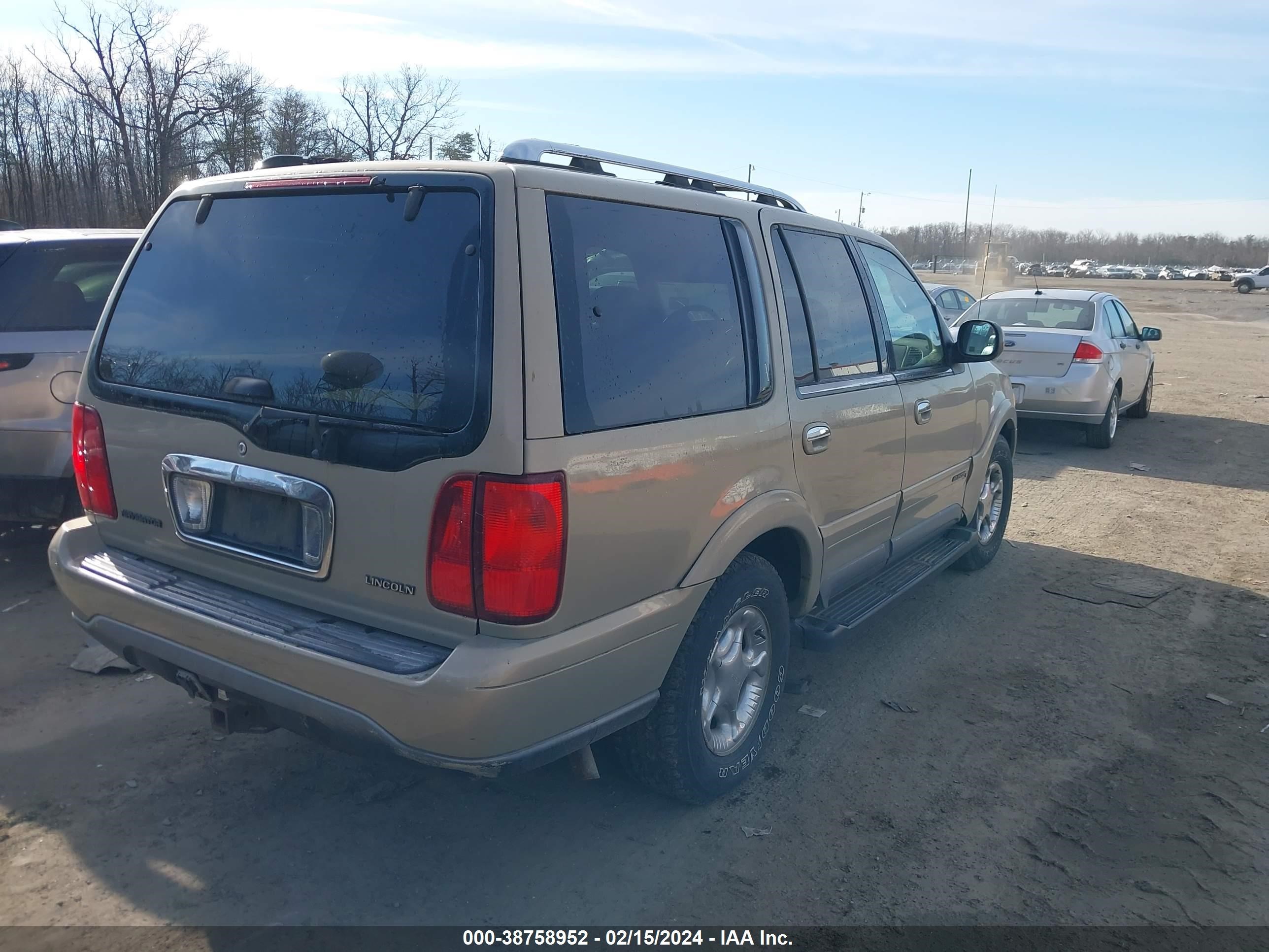 Photo 3 VIN: 5LMPU28L4XLJ13383 - LINCOLN NAVIGATOR 