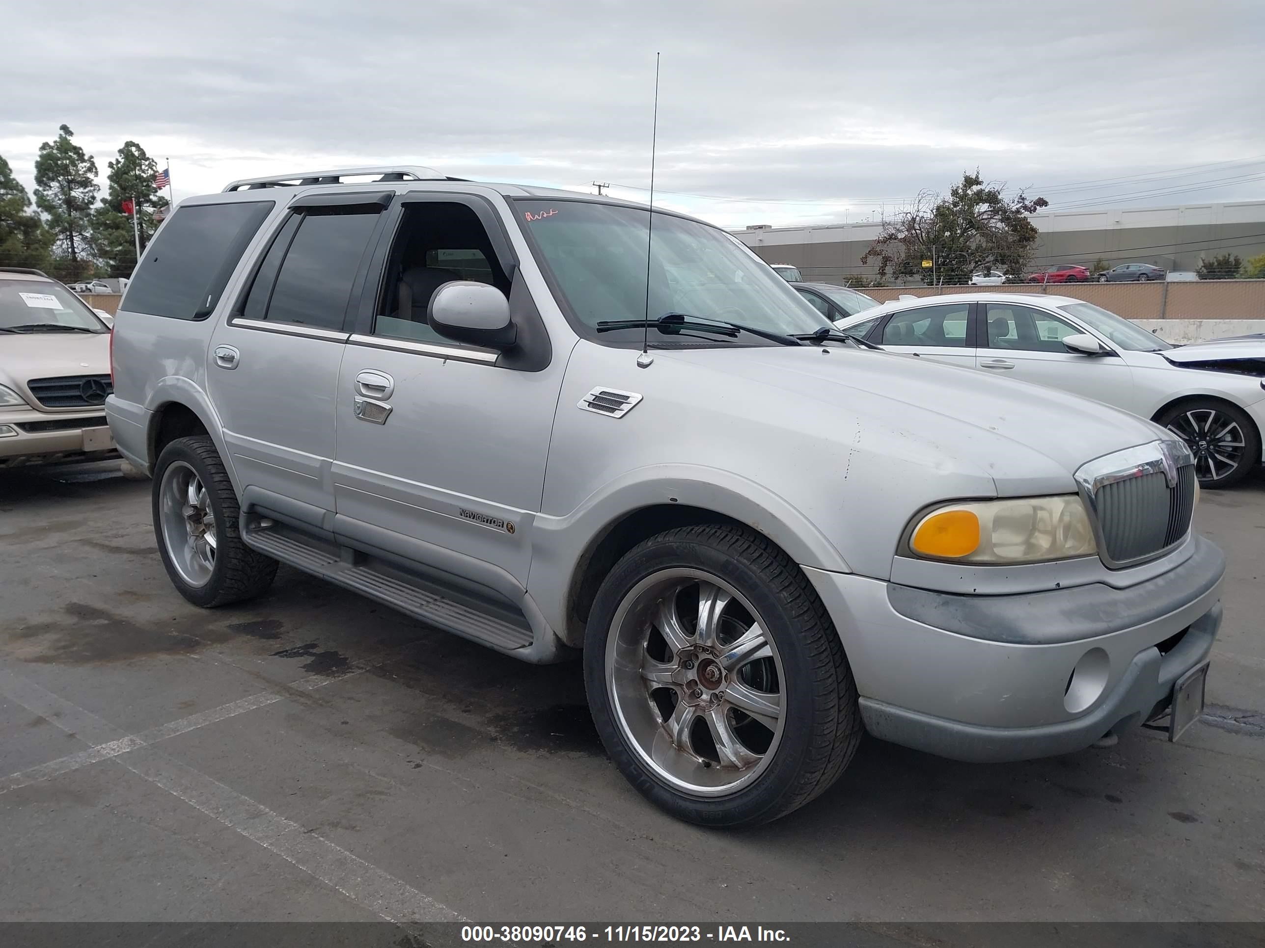 Photo 0 VIN: 5LMPU28L6XLJ11666 - LINCOLN NAVIGATOR 