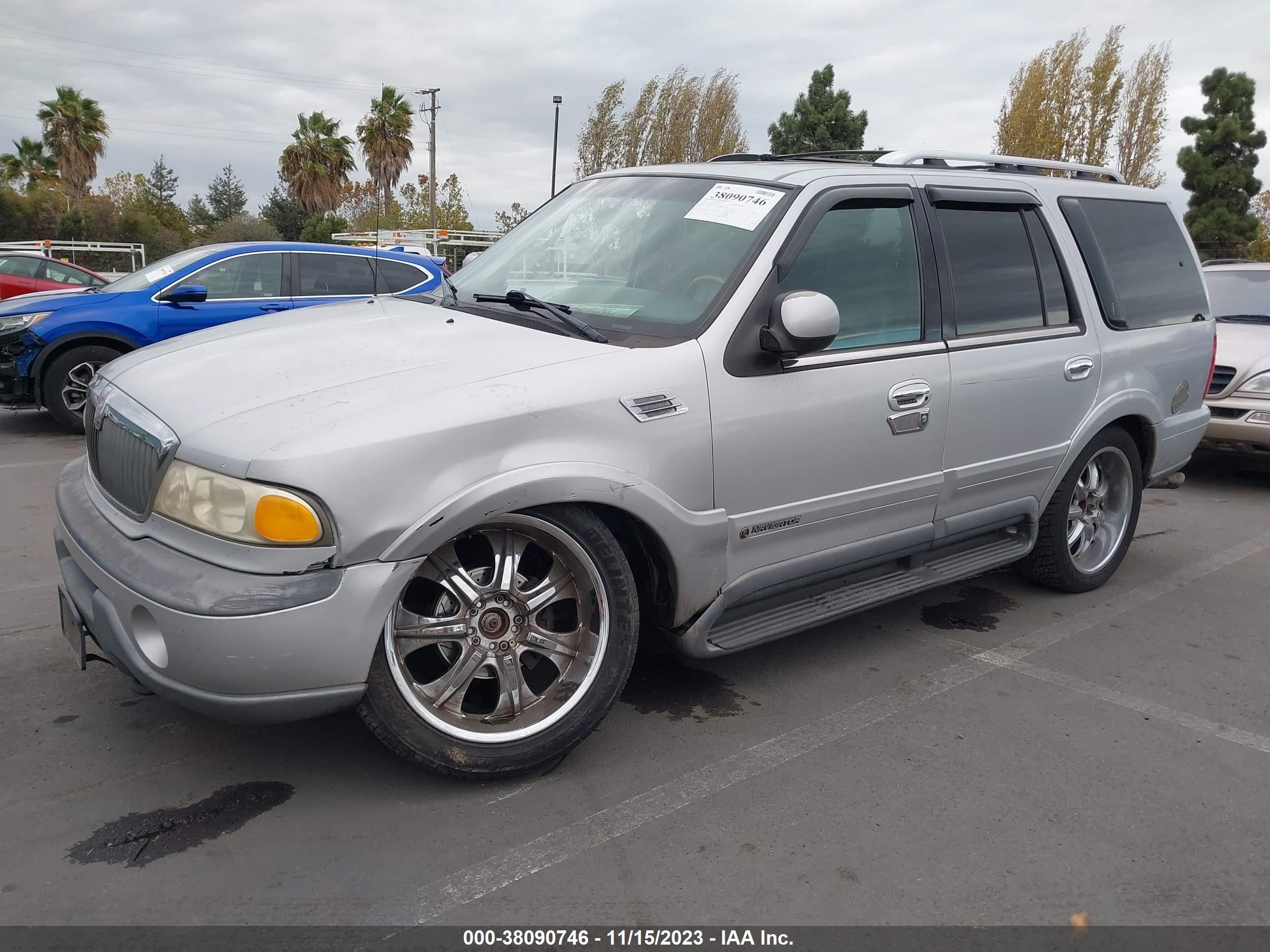 Photo 1 VIN: 5LMPU28L6XLJ11666 - LINCOLN NAVIGATOR 