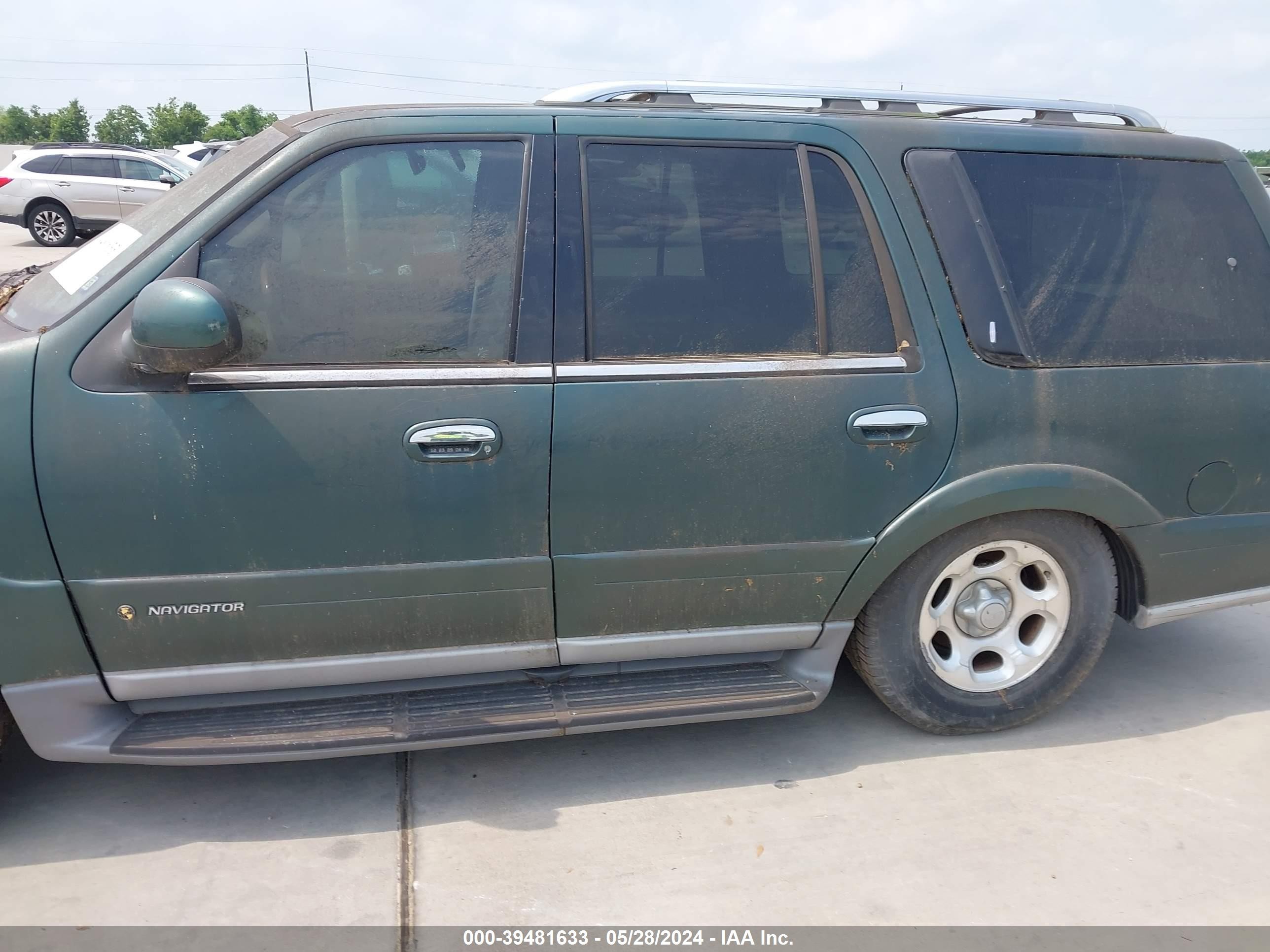 Photo 12 VIN: 5LMRU27A3YLJ00196 - LINCOLN NAVIGATOR 