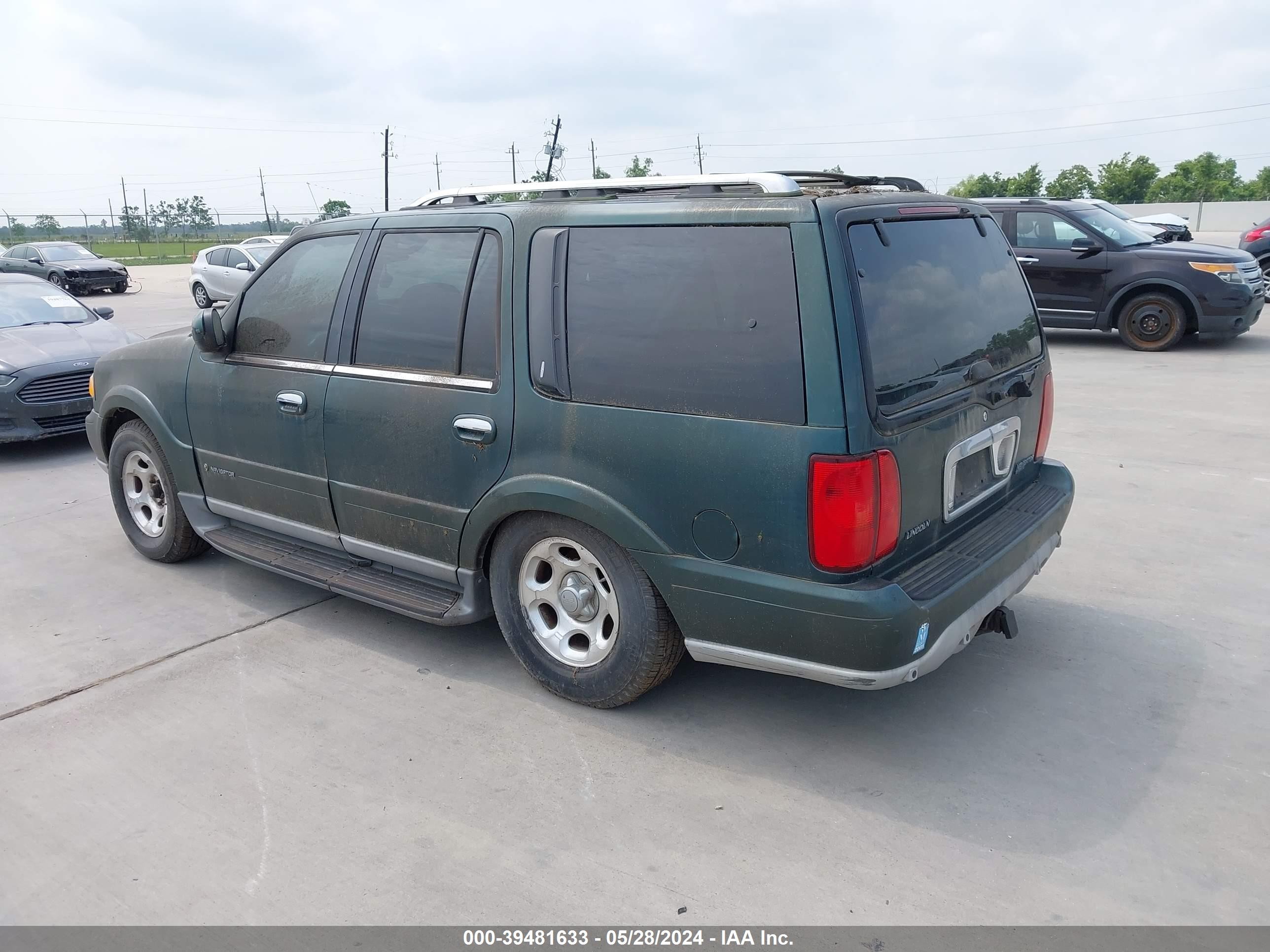 Photo 2 VIN: 5LMRU27A3YLJ00196 - LINCOLN NAVIGATOR 