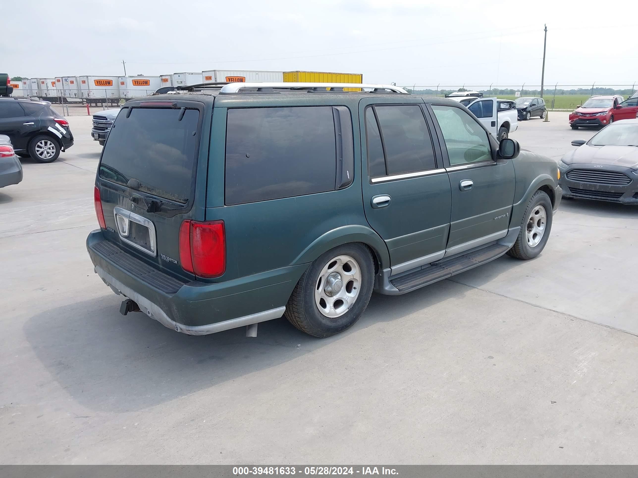 Photo 3 VIN: 5LMRU27A3YLJ00196 - LINCOLN NAVIGATOR 