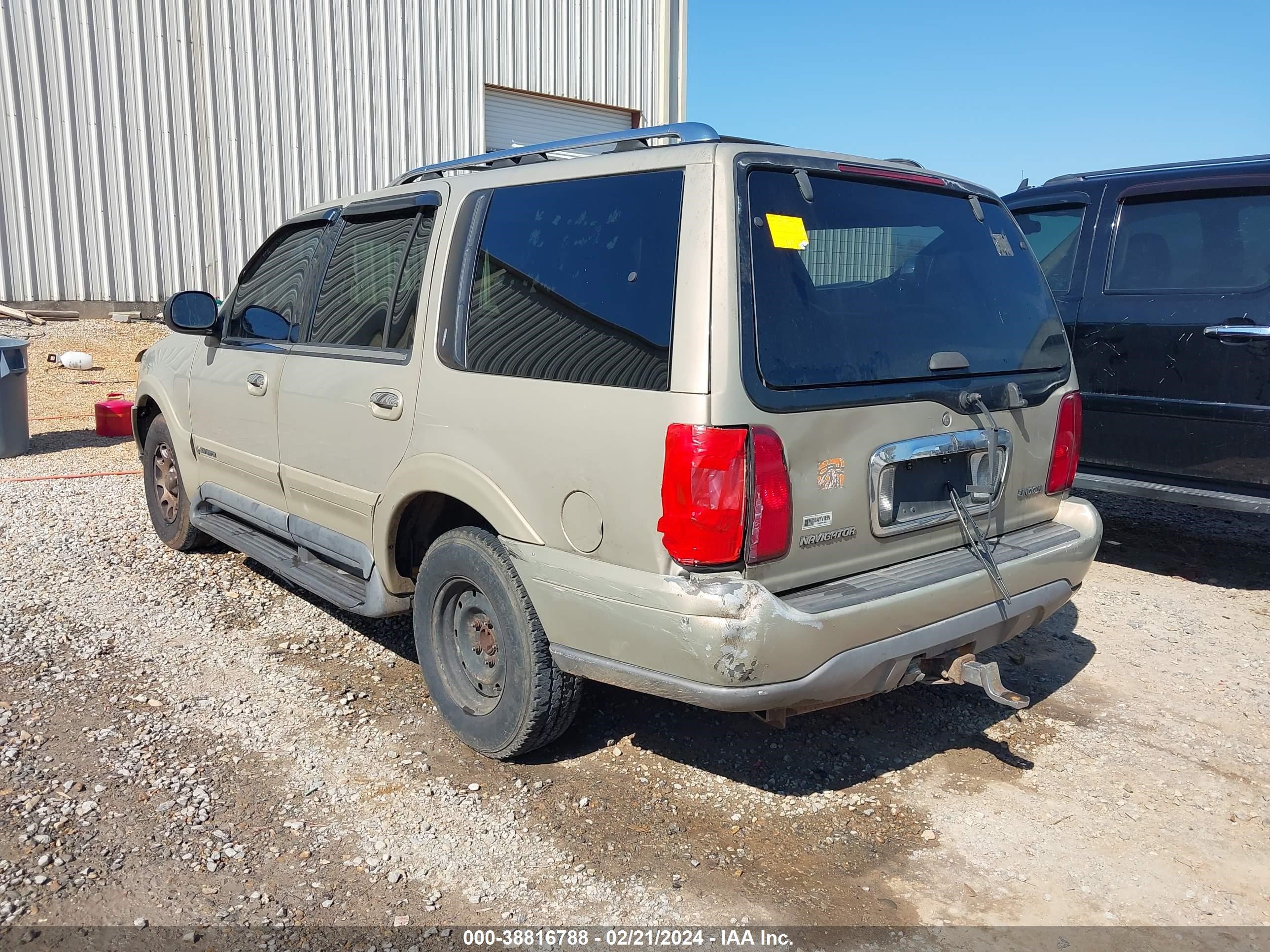 Photo 3 VIN: 5LMRU27L6WLJ31098 - LINCOLN NAVIGATOR 