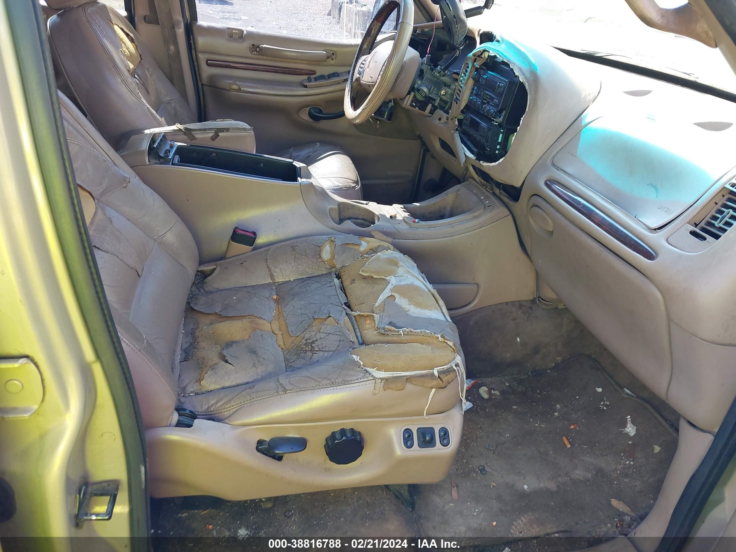 Photo 5 VIN: 5LMRU27L6WLJ31098 - LINCOLN NAVIGATOR 