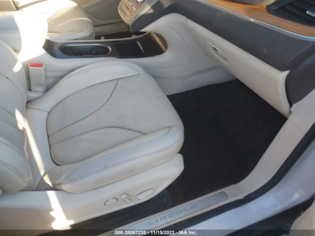 Photo 4 VIN: 5LMTJ2AH7FUJ07535 - LINCOLN MKC 