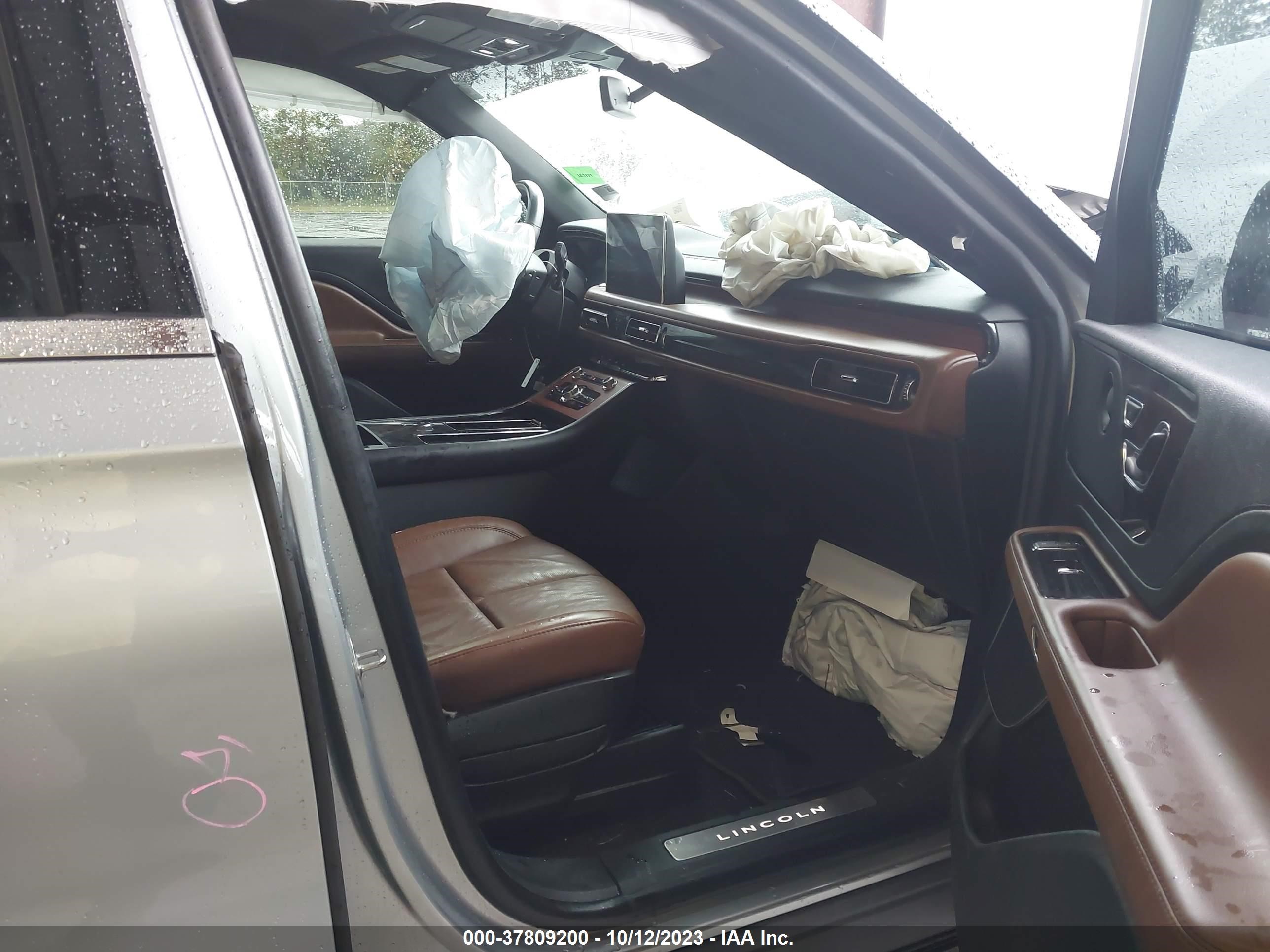 Photo 4 VIN: 5LMYJ8XY3MNL01566 - LINCOLN AVIATOR 