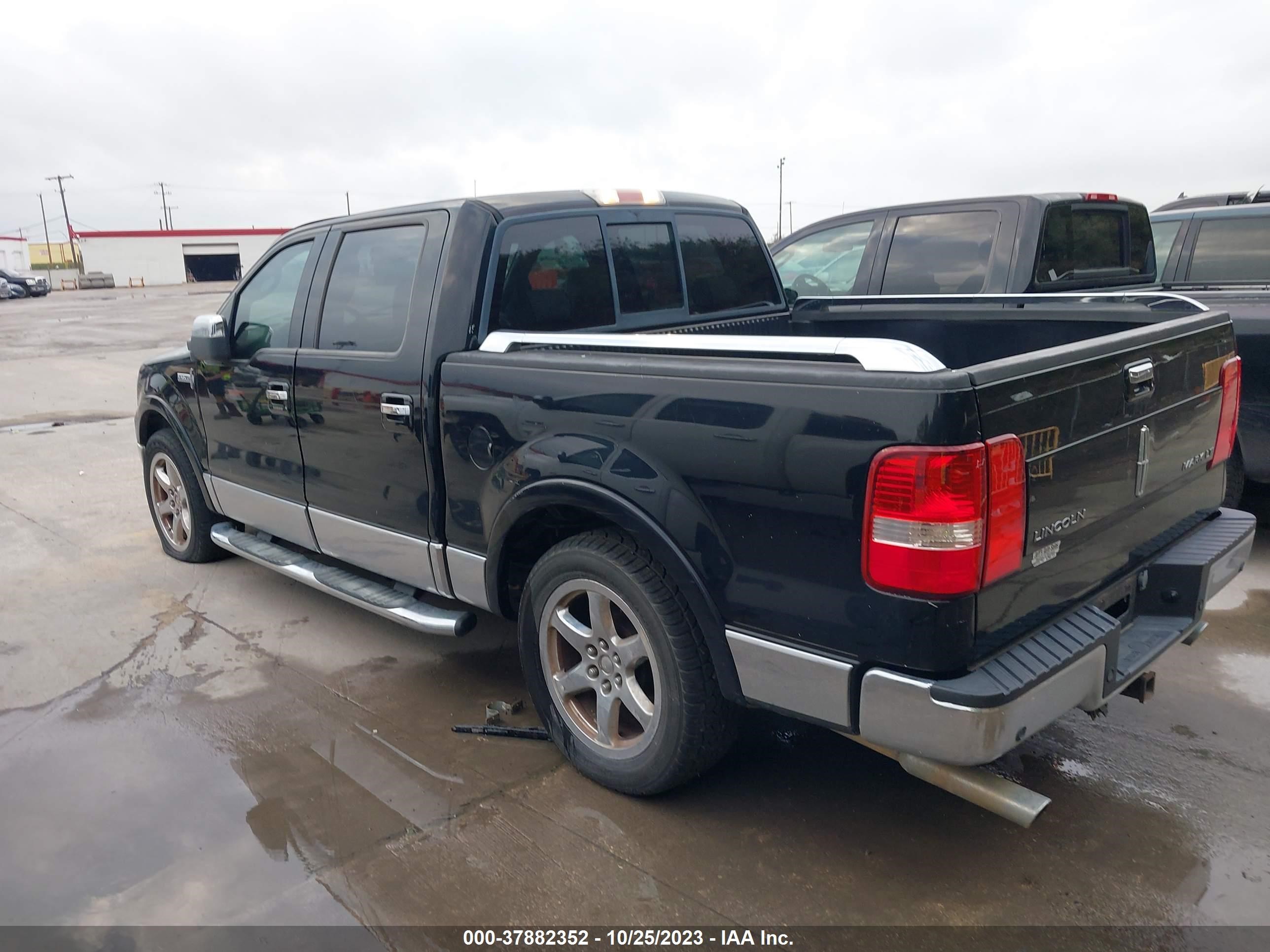 Photo 2 VIN: 5LTPW16506FJ01757 - LINCOLN MARK LT 