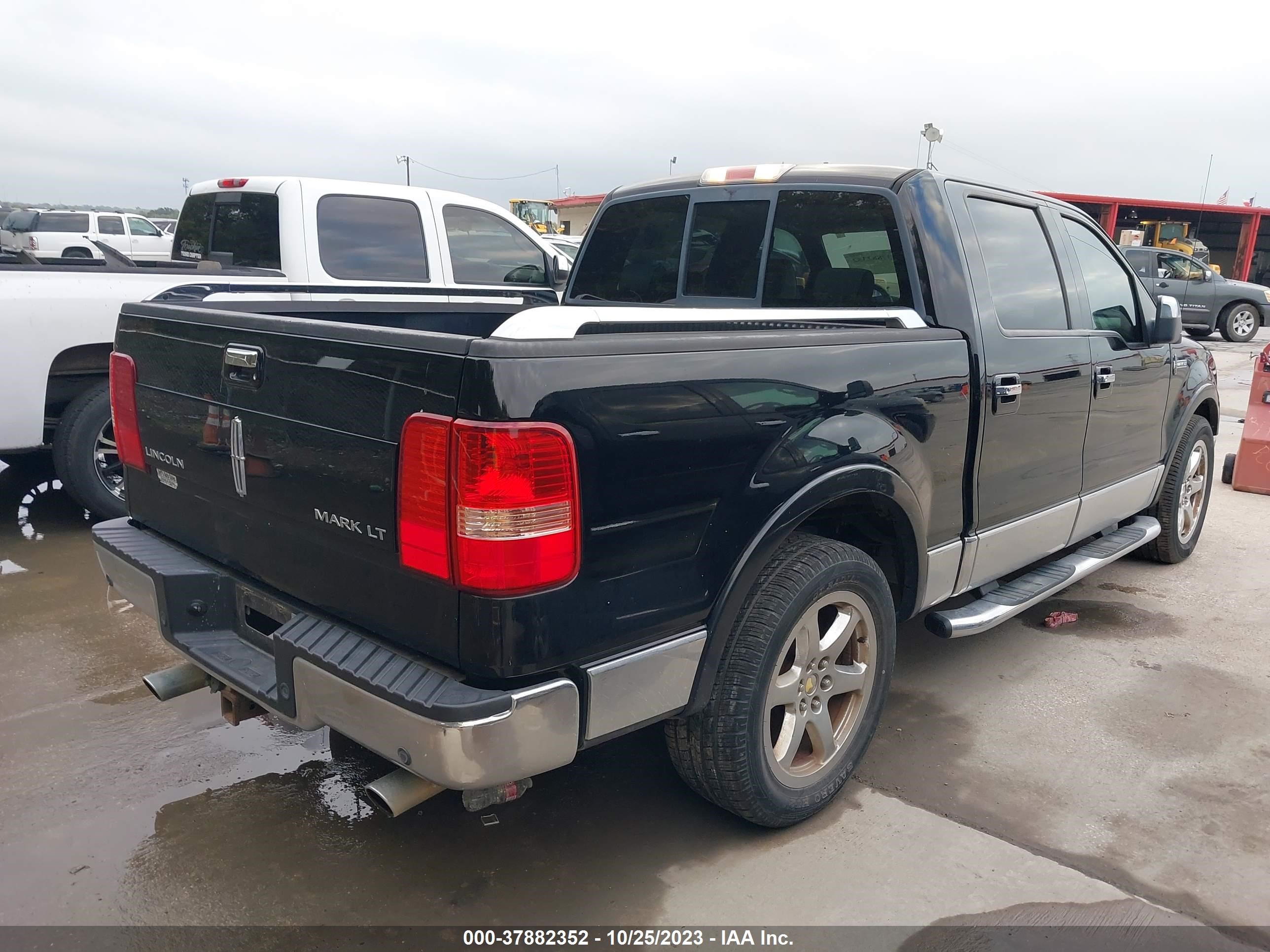 Photo 3 VIN: 5LTPW16506FJ01757 - LINCOLN MARK LT 