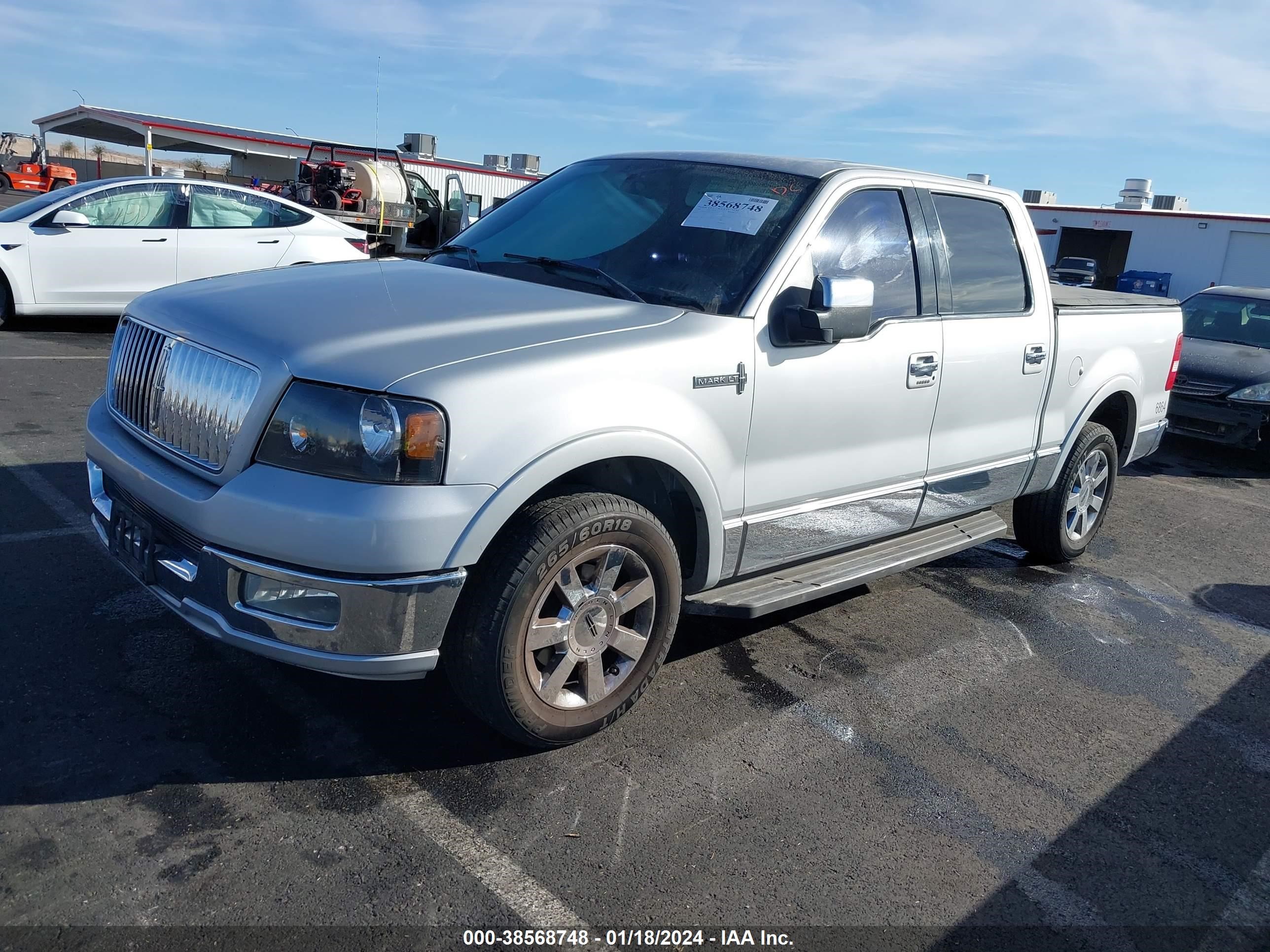 Photo 1 VIN: 5LTPW16526FJ01081 - LINCOLN MARK LT 