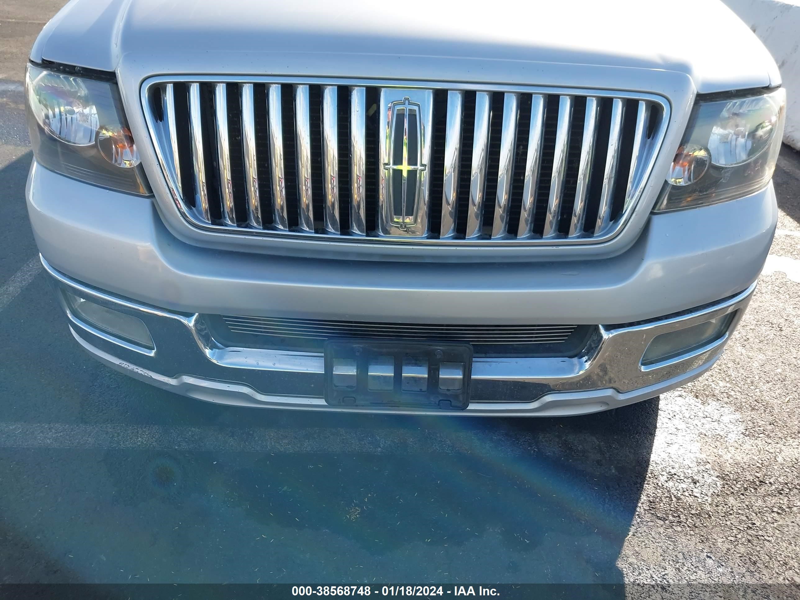 Photo 5 VIN: 5LTPW16526FJ01081 - LINCOLN MARK LT 