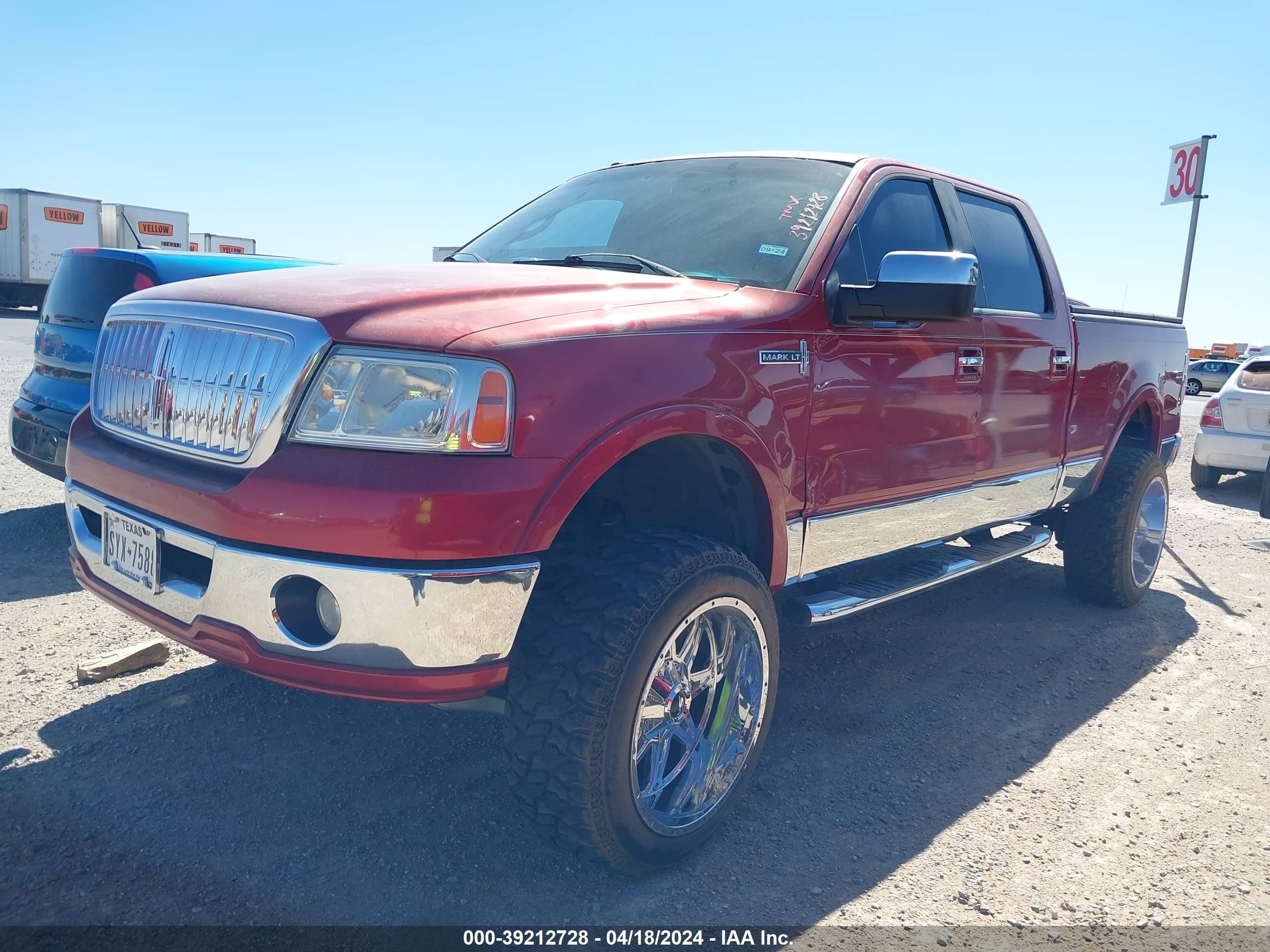 Photo 1 VIN: 5LTPW16527FJ02927 - LINCOLN MARK LT 