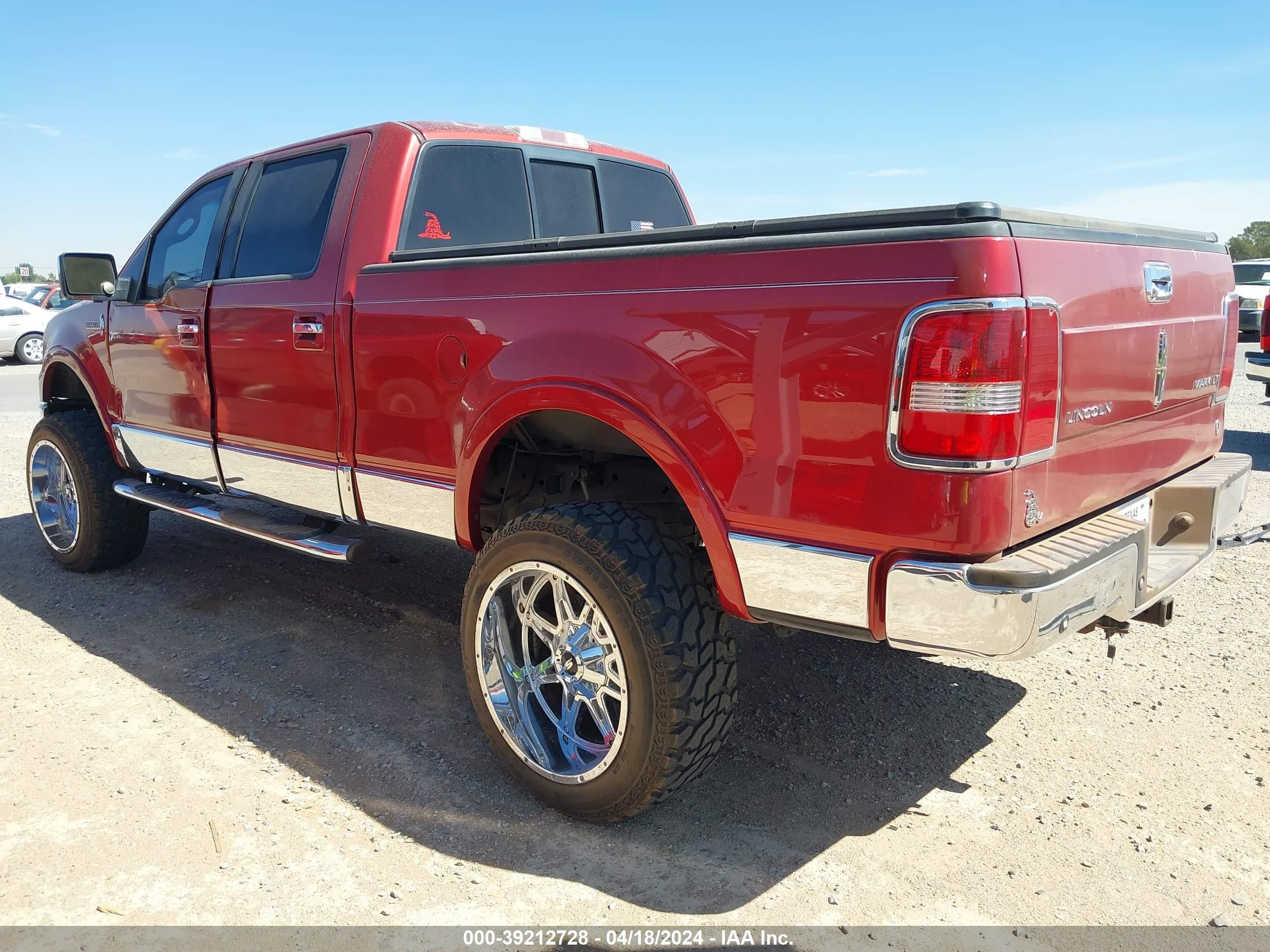 Photo 2 VIN: 5LTPW16527FJ02927 - LINCOLN MARK LT 