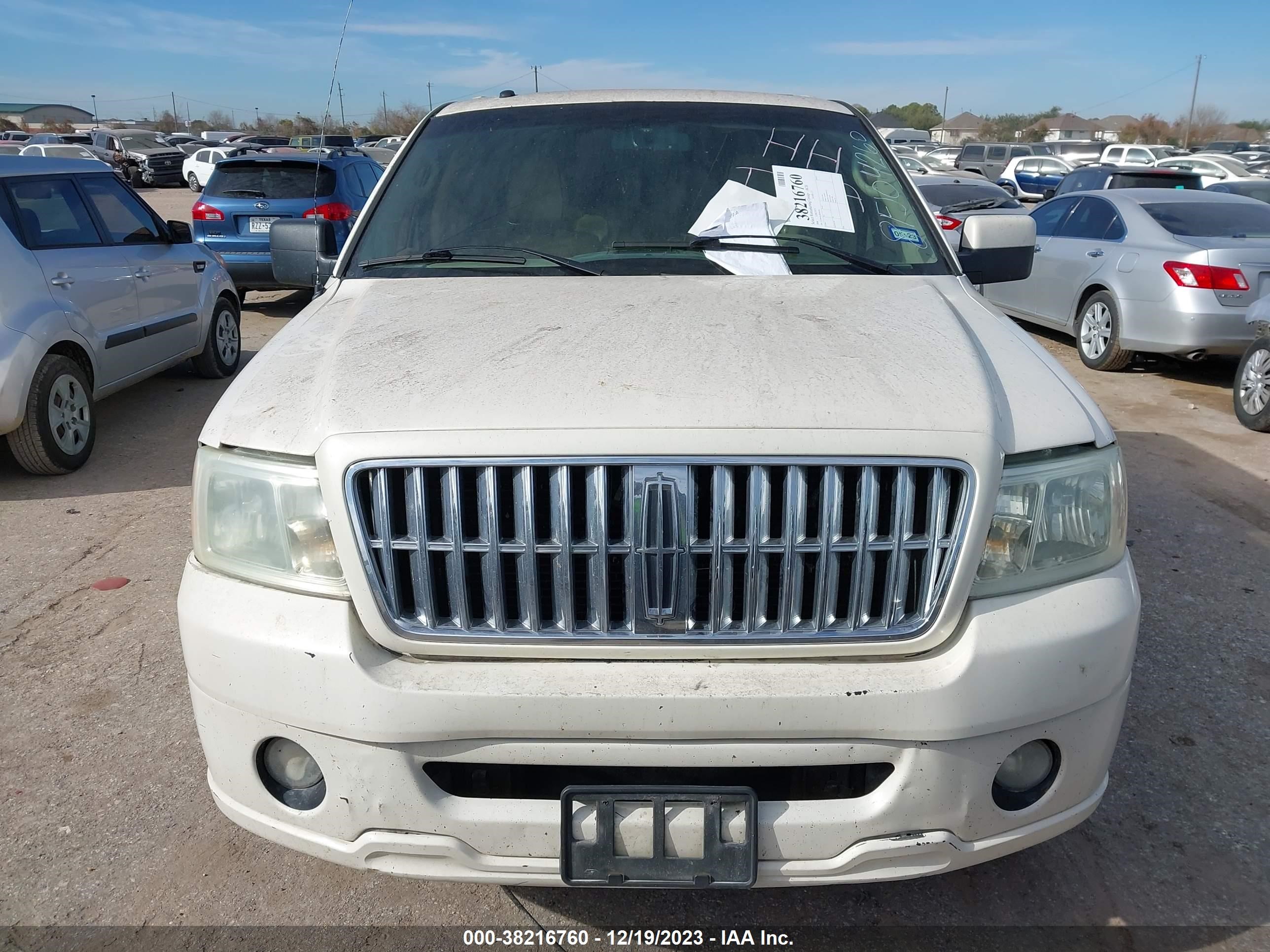 Photo 5 VIN: 5LTPW16528FJ04260 - LINCOLN MARK LT 