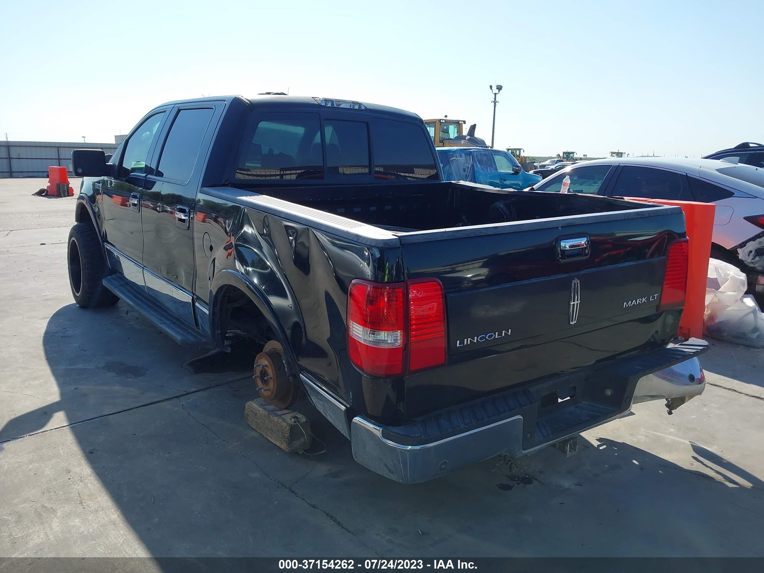 Photo 2 VIN: 5LTPW16536FJ03633 - LINCOLN MARK LT 