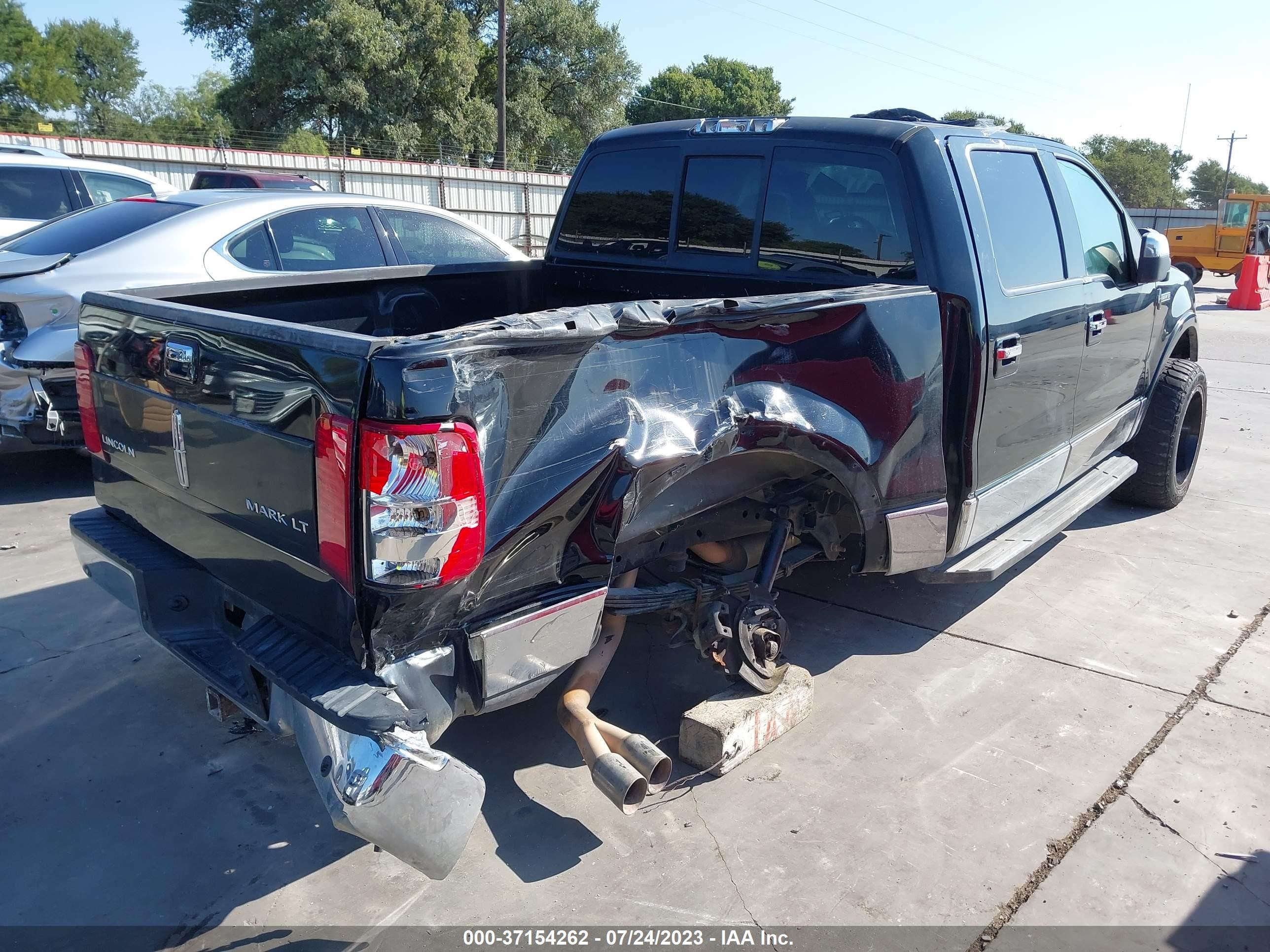 Photo 3 VIN: 5LTPW16536FJ03633 - LINCOLN MARK LT 