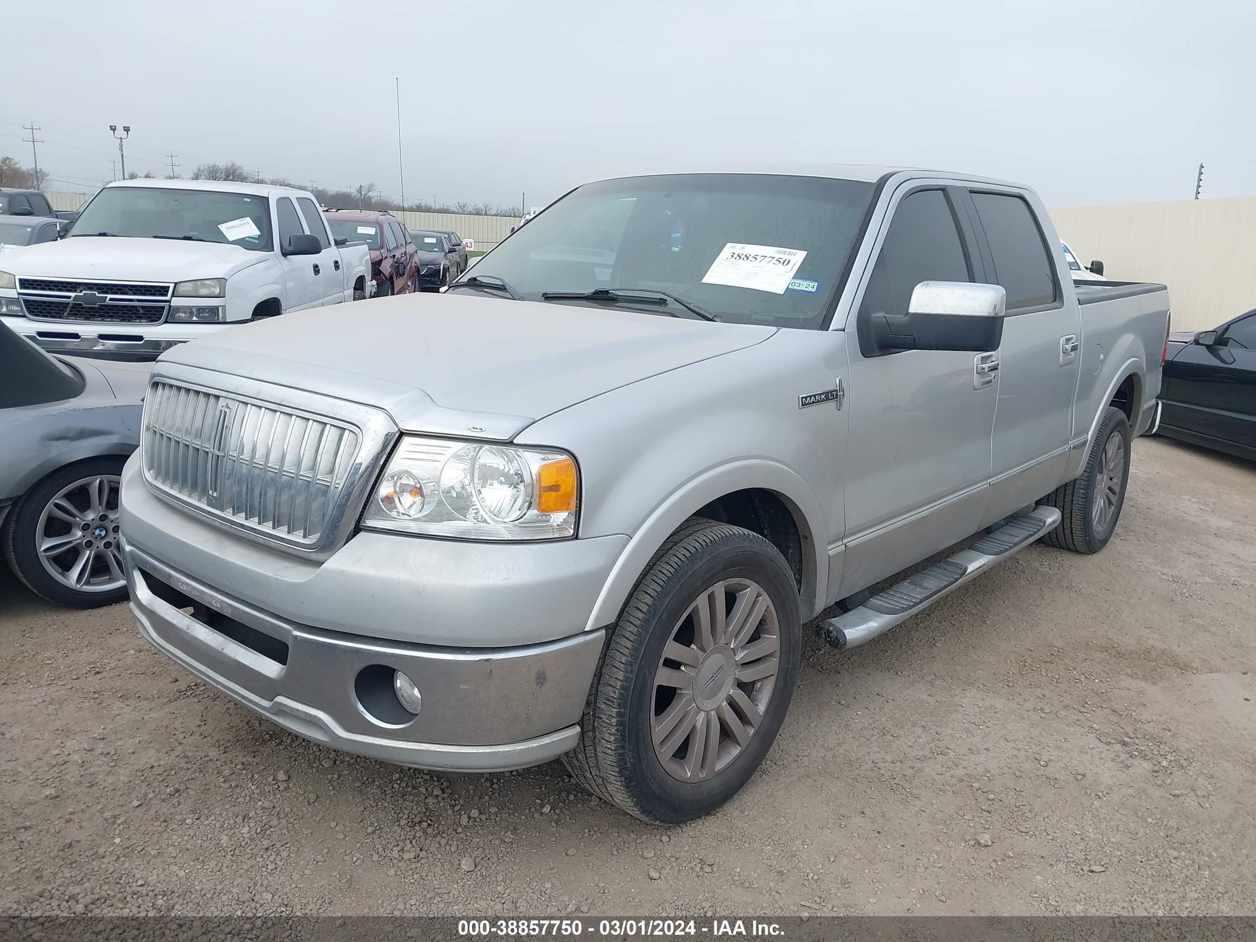 Photo 1 VIN: 5LTPW16537FJ08722 - LINCOLN MARK LT 