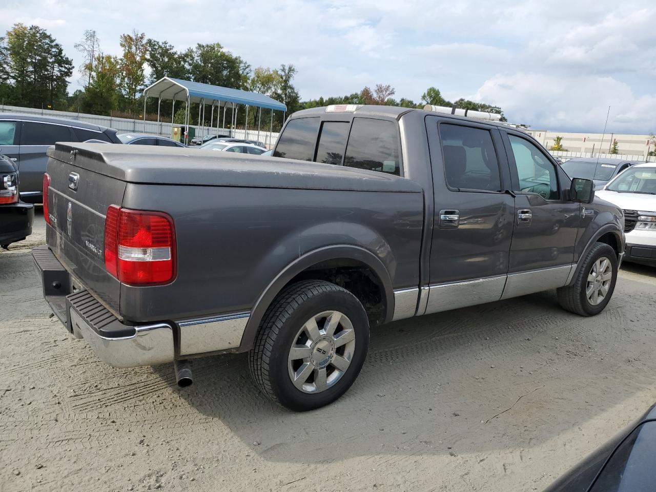 Photo 2 VIN: 5LTPW16566FJ04291 - LINCOLN MARK LT 