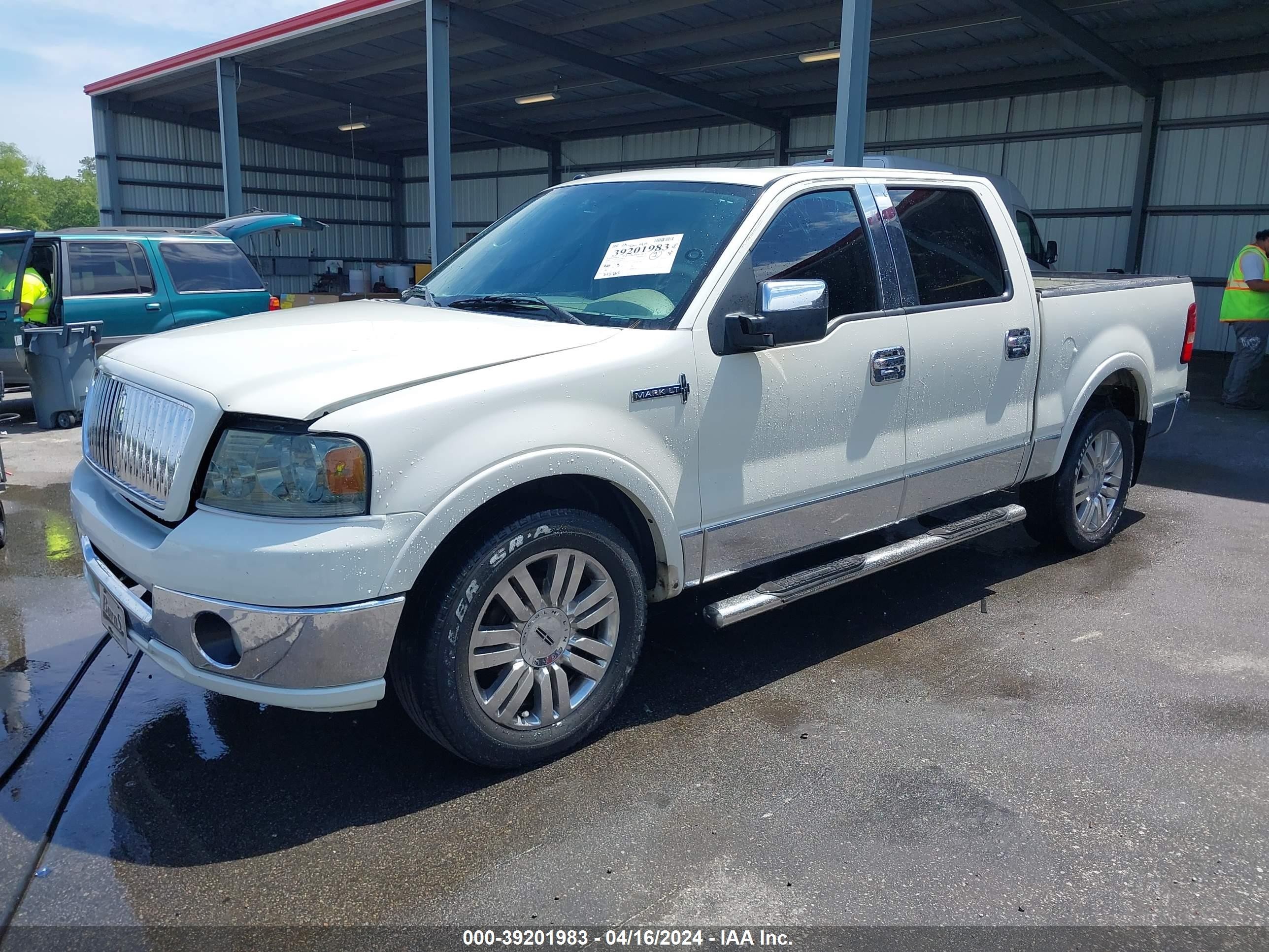 Photo 1 VIN: 5LTPW16576FJ18152 - LINCOLN MARK LT 