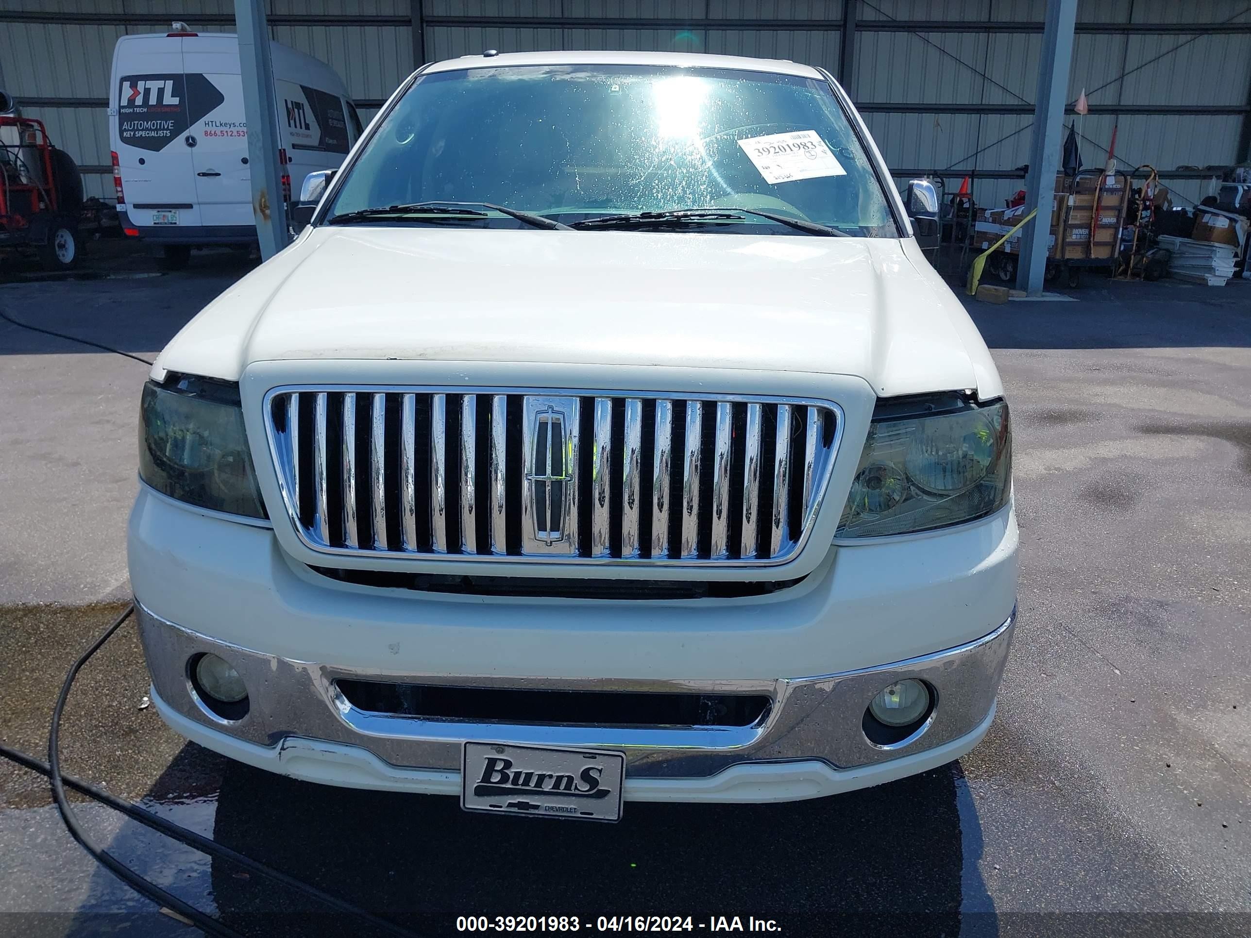 Photo 5 VIN: 5LTPW16576FJ18152 - LINCOLN MARK LT 