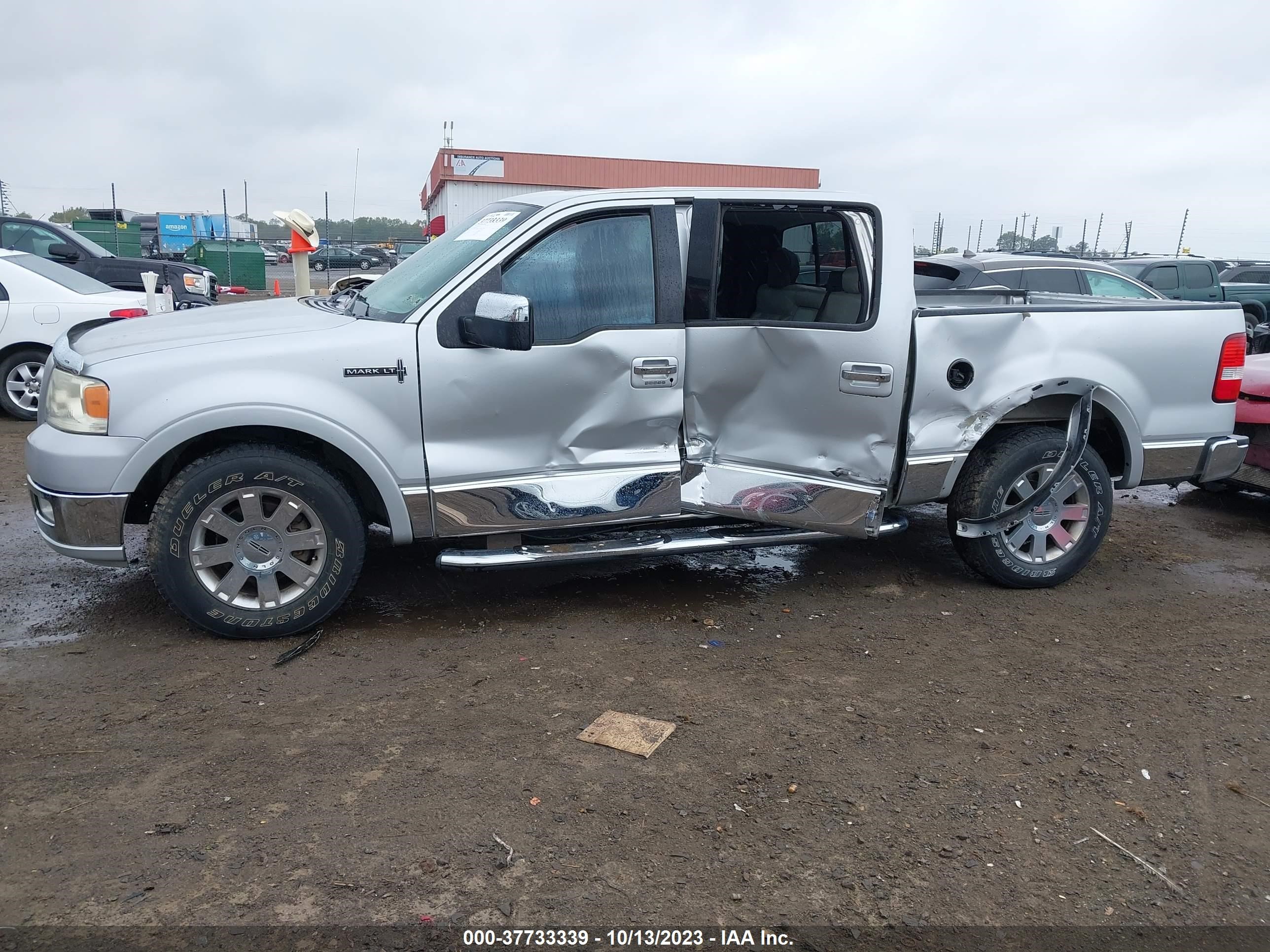 Photo 13 VIN: 5LTPW16586FJ08150 - LINCOLN MARK LT 