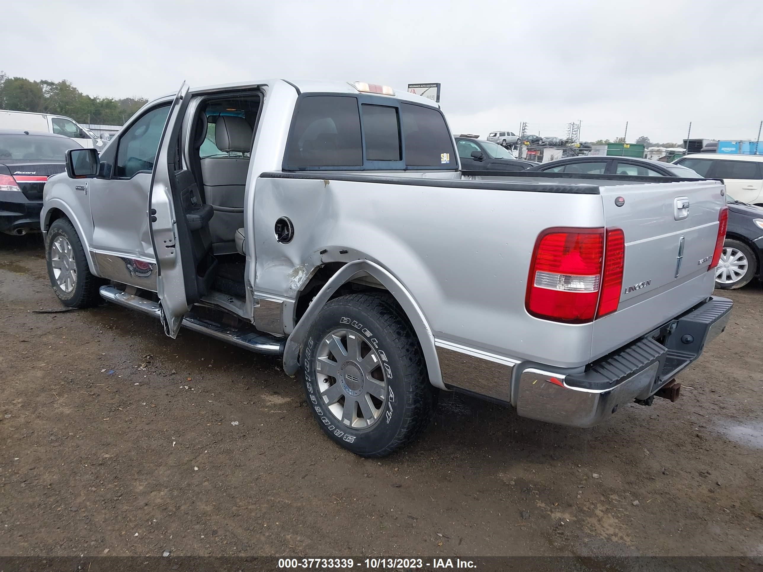 Photo 2 VIN: 5LTPW16586FJ08150 - LINCOLN MARK LT 