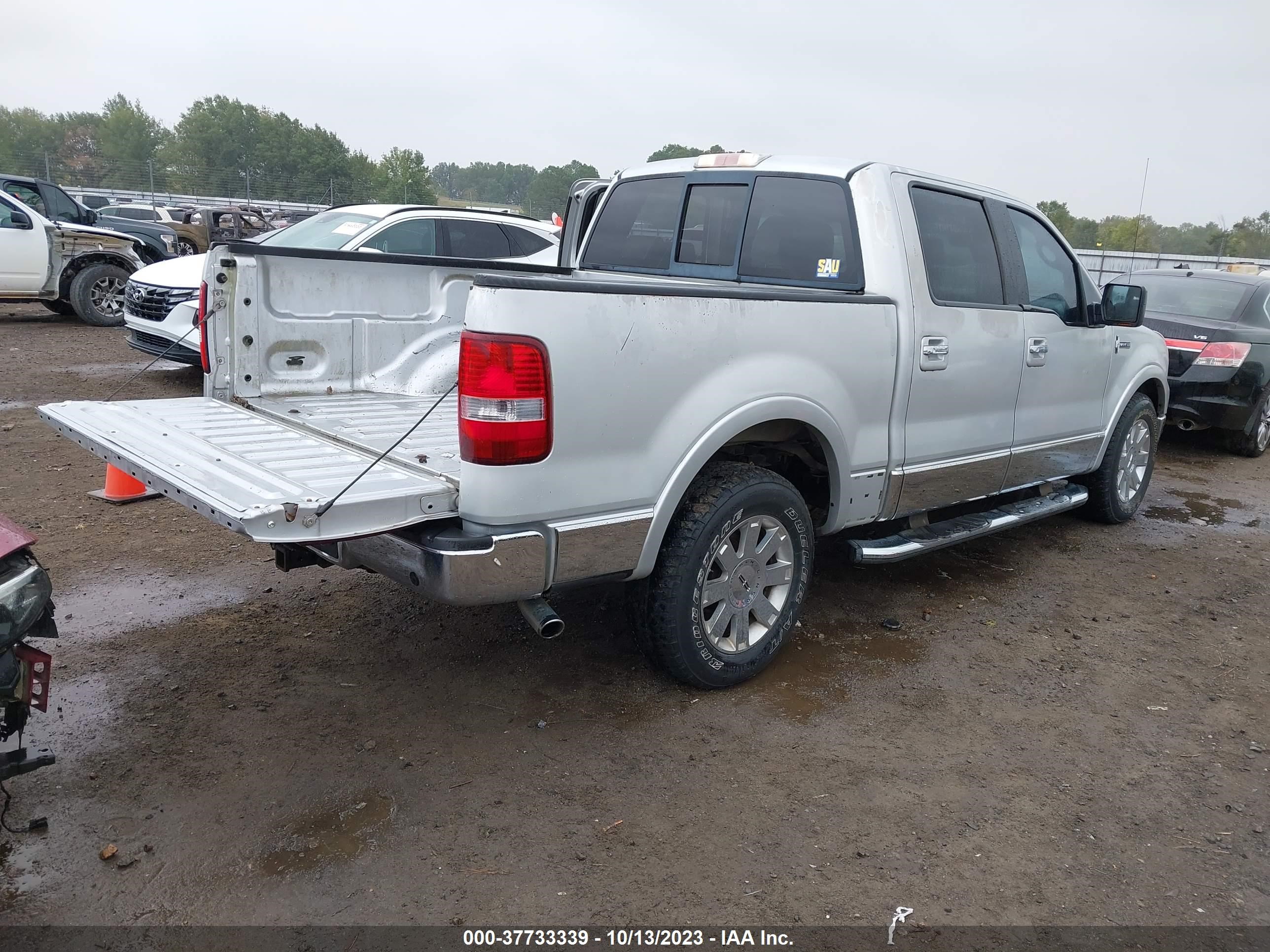 Photo 3 VIN: 5LTPW16586FJ08150 - LINCOLN MARK LT 