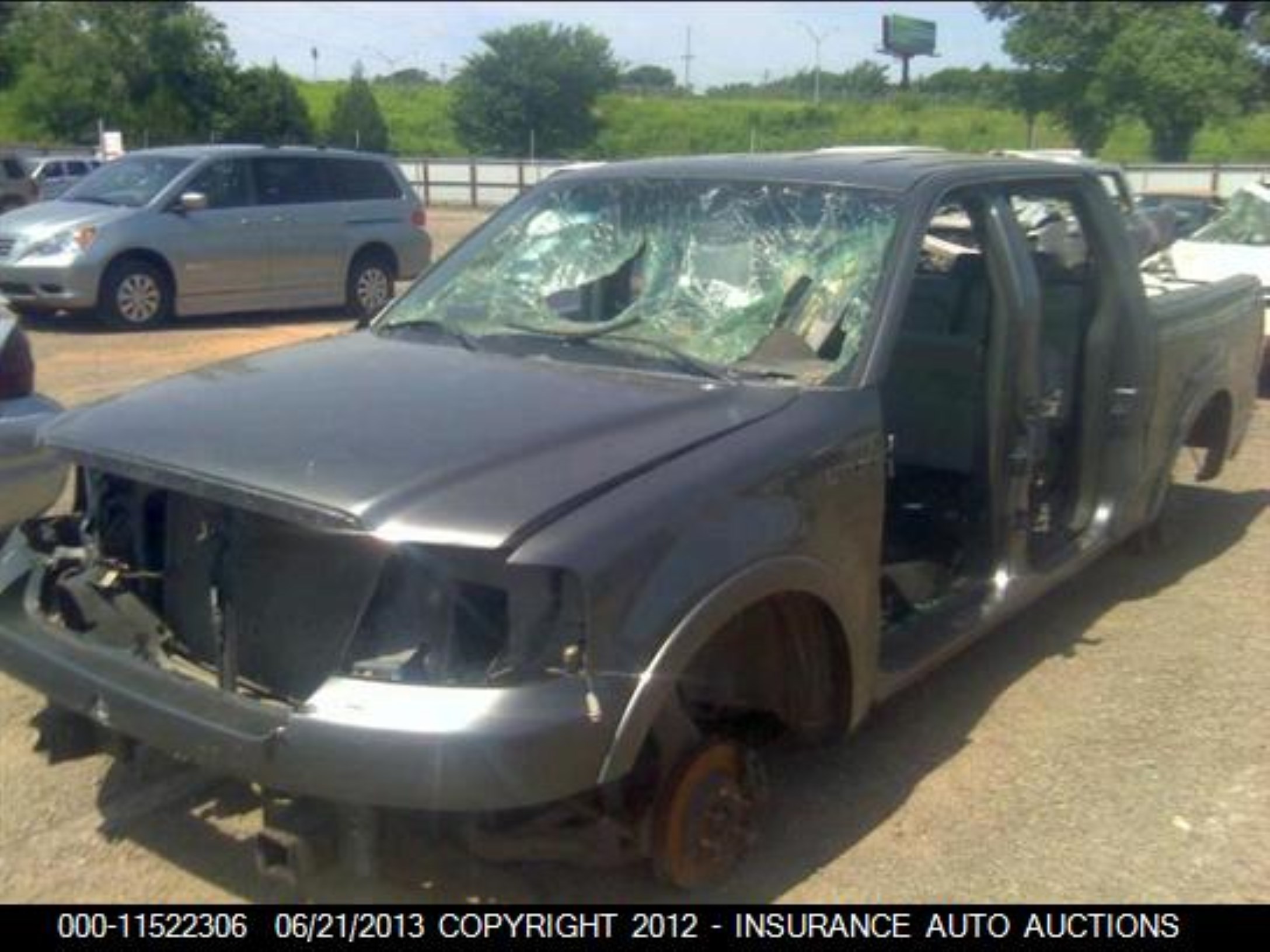 Photo 1 VIN: 5LTPW16586FJ25482 - LINCOLN MARK LT 