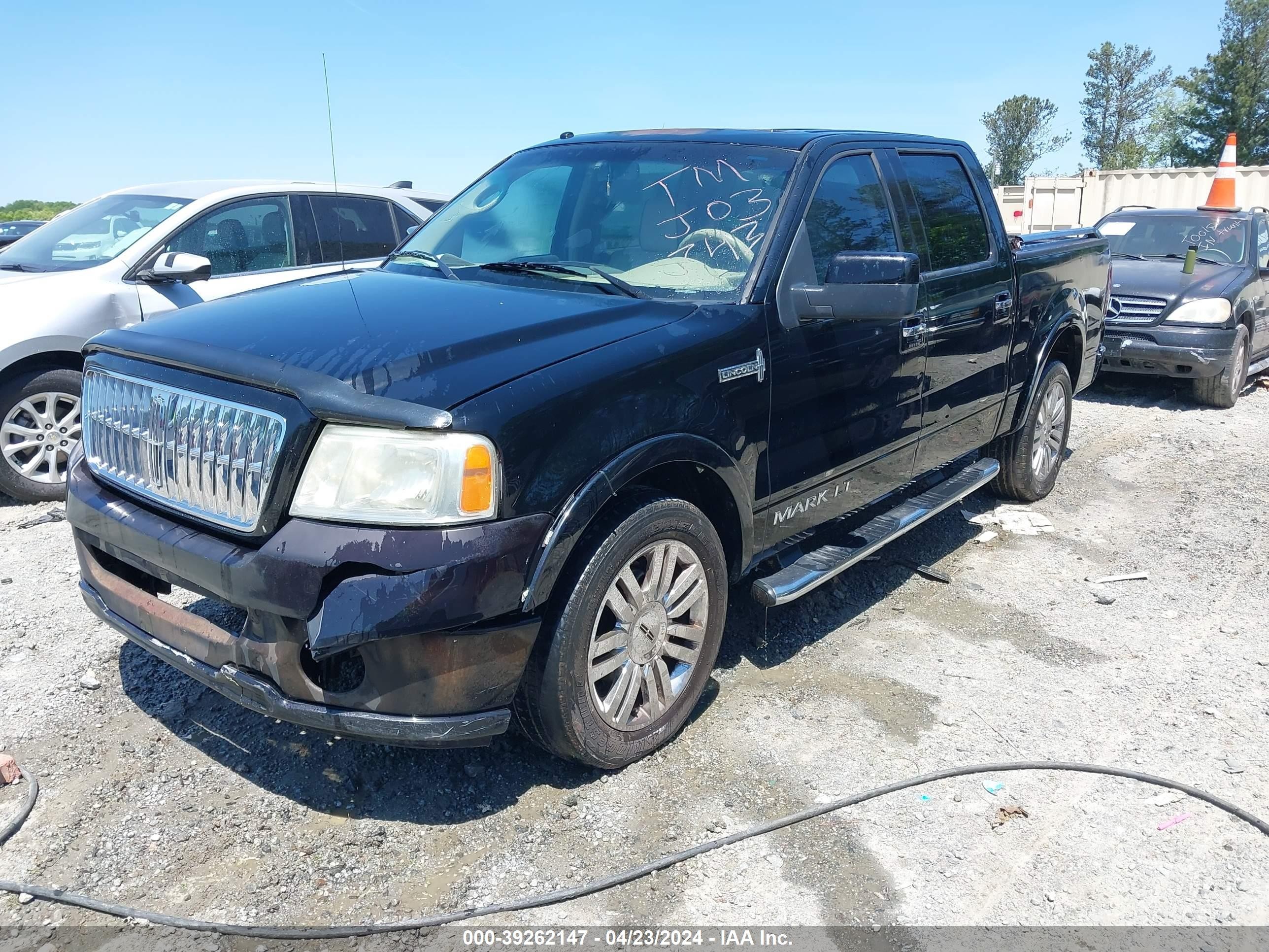 Photo 1 VIN: 5LTPW16587FJ03743 - LINCOLN MARK LT 