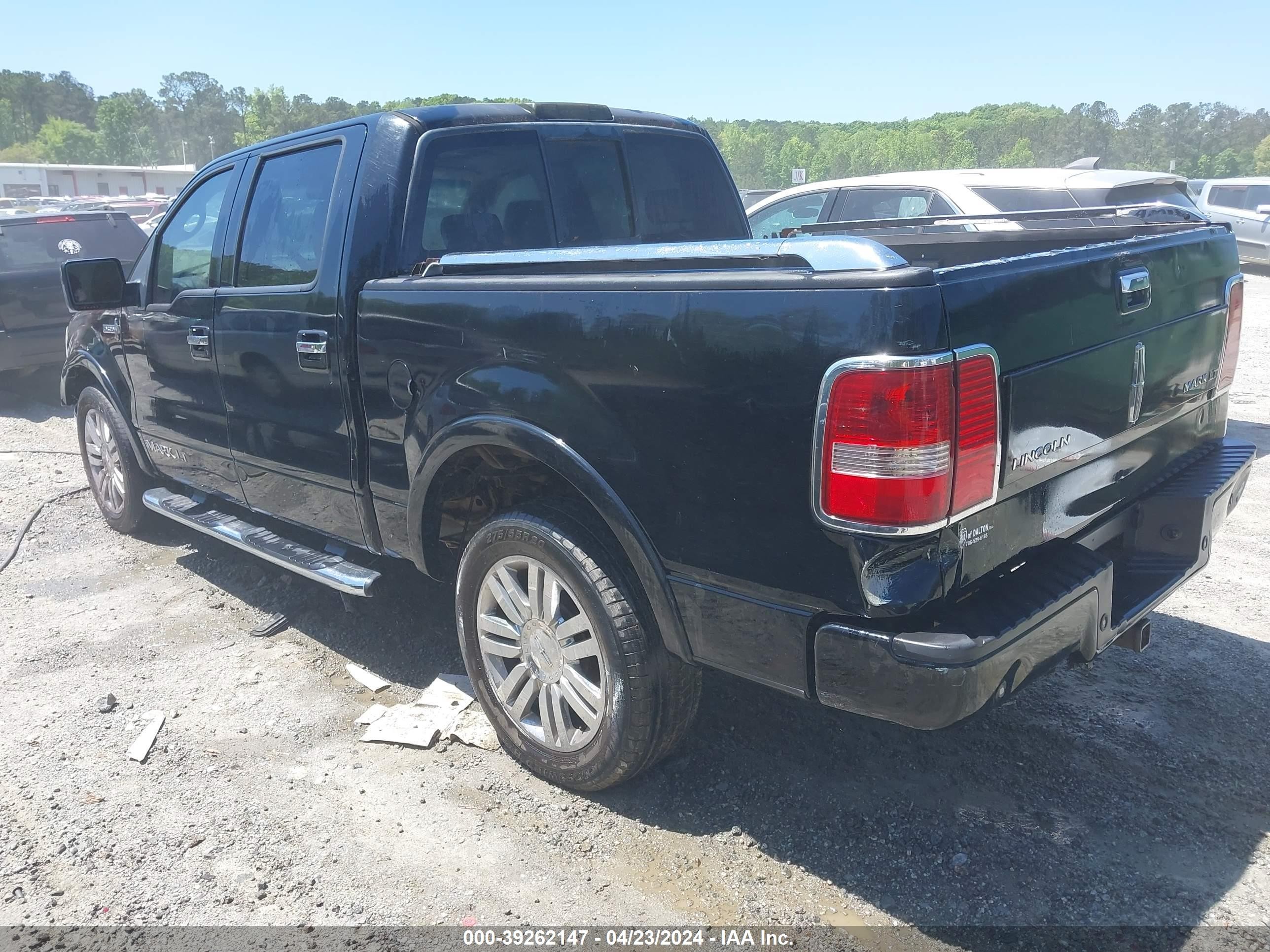 Photo 2 VIN: 5LTPW16587FJ03743 - LINCOLN MARK LT 