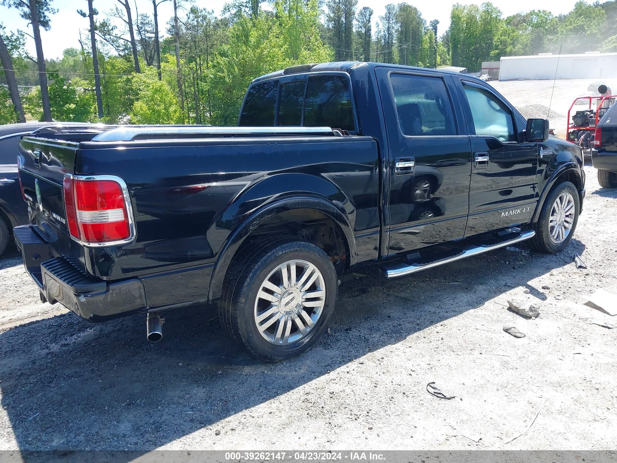 Photo 3 VIN: 5LTPW16587FJ03743 - LINCOLN MARK LT 