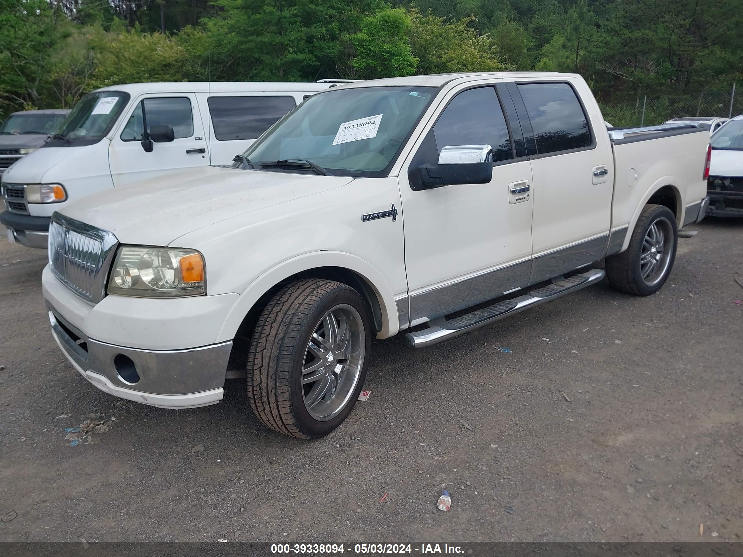 Photo 1 VIN: 5LTPW16587FJ06142 - LINCOLN MARK LT 