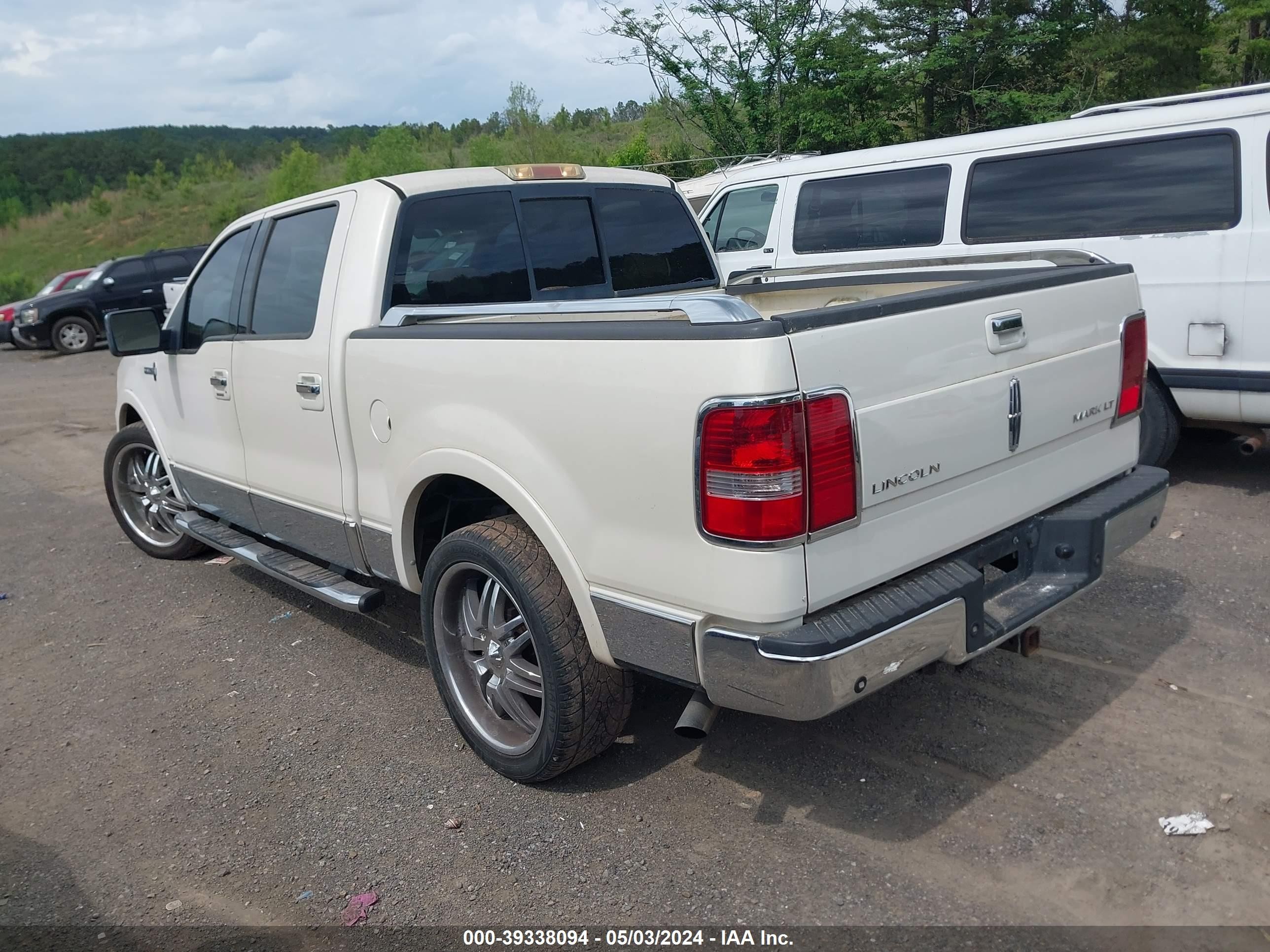 Photo 2 VIN: 5LTPW16587FJ06142 - LINCOLN MARK LT 