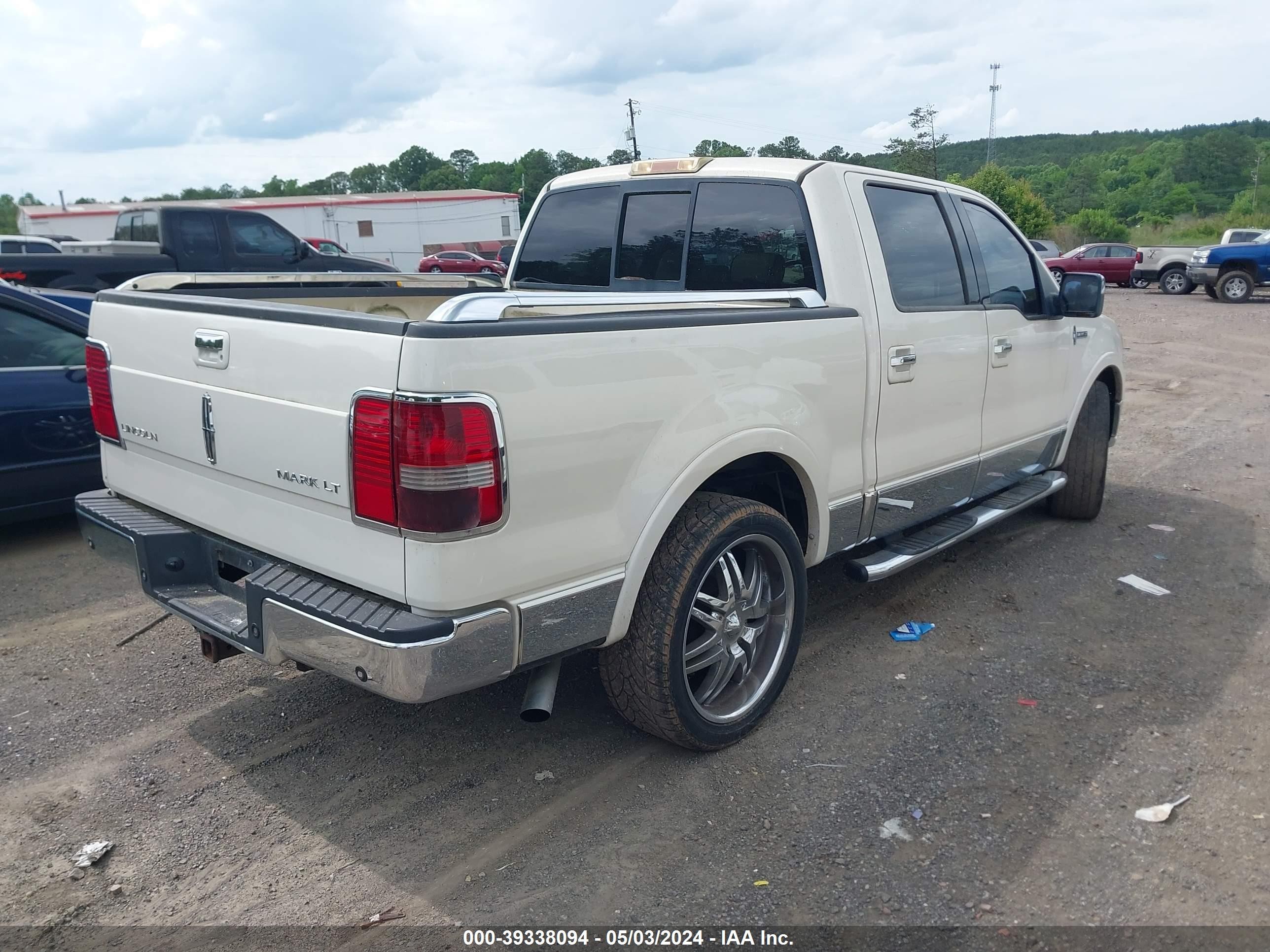 Photo 3 VIN: 5LTPW16587FJ06142 - LINCOLN MARK LT 