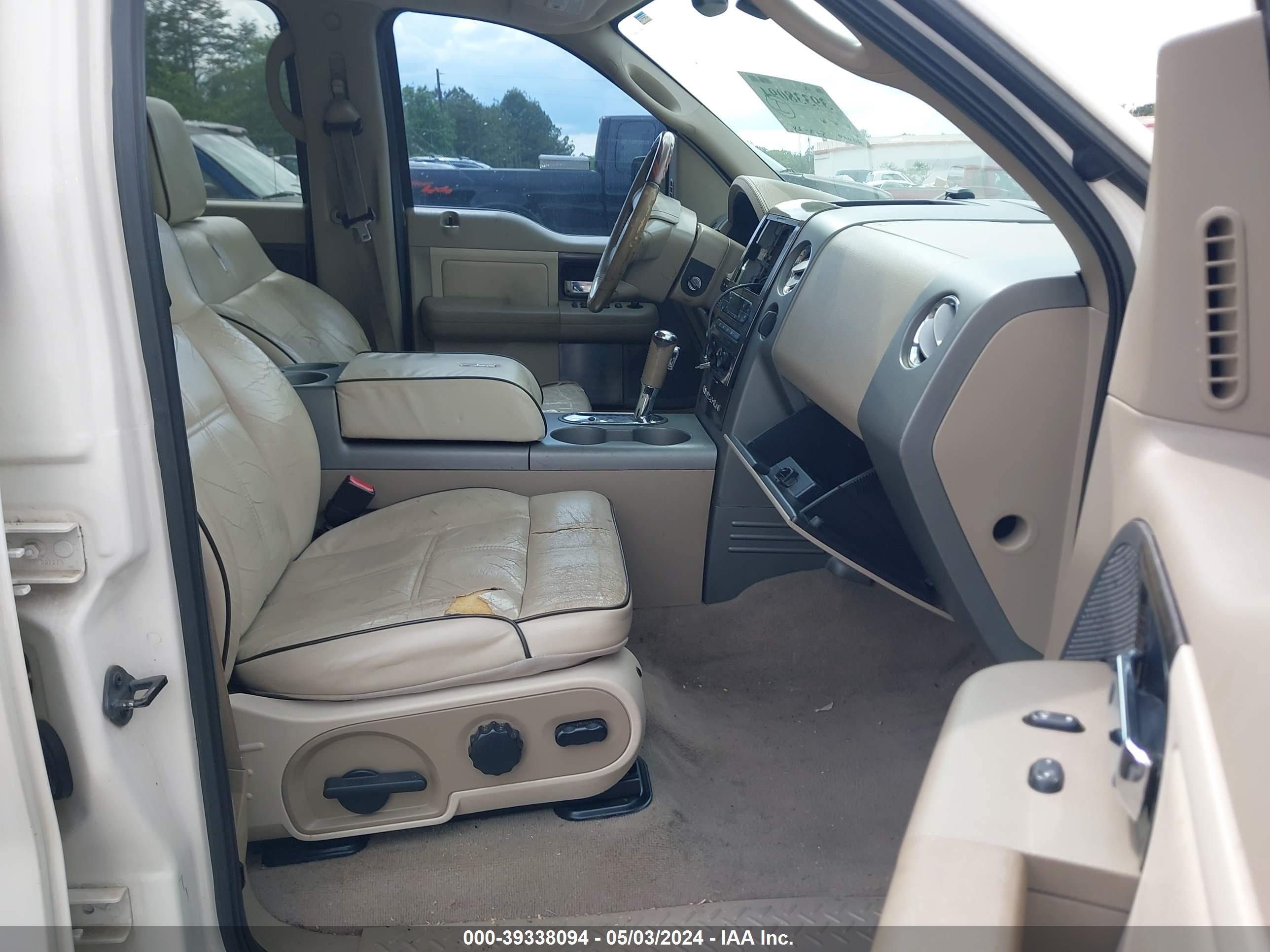 Photo 4 VIN: 5LTPW16587FJ06142 - LINCOLN MARK LT 