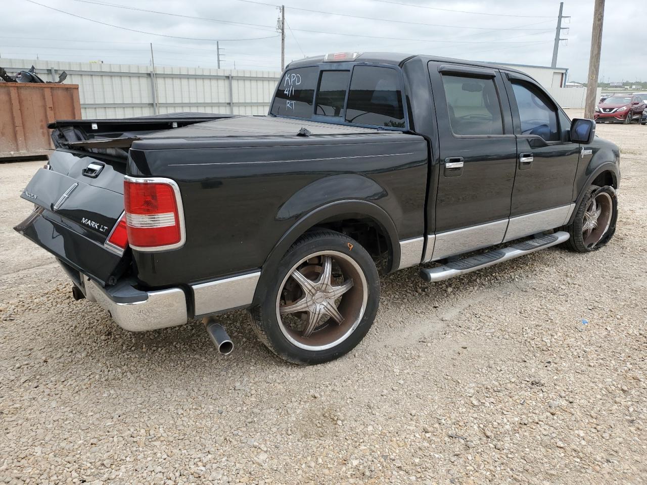 Photo 2 VIN: 5LTPW16588FJ02299 - LINCOLN MARK LT 